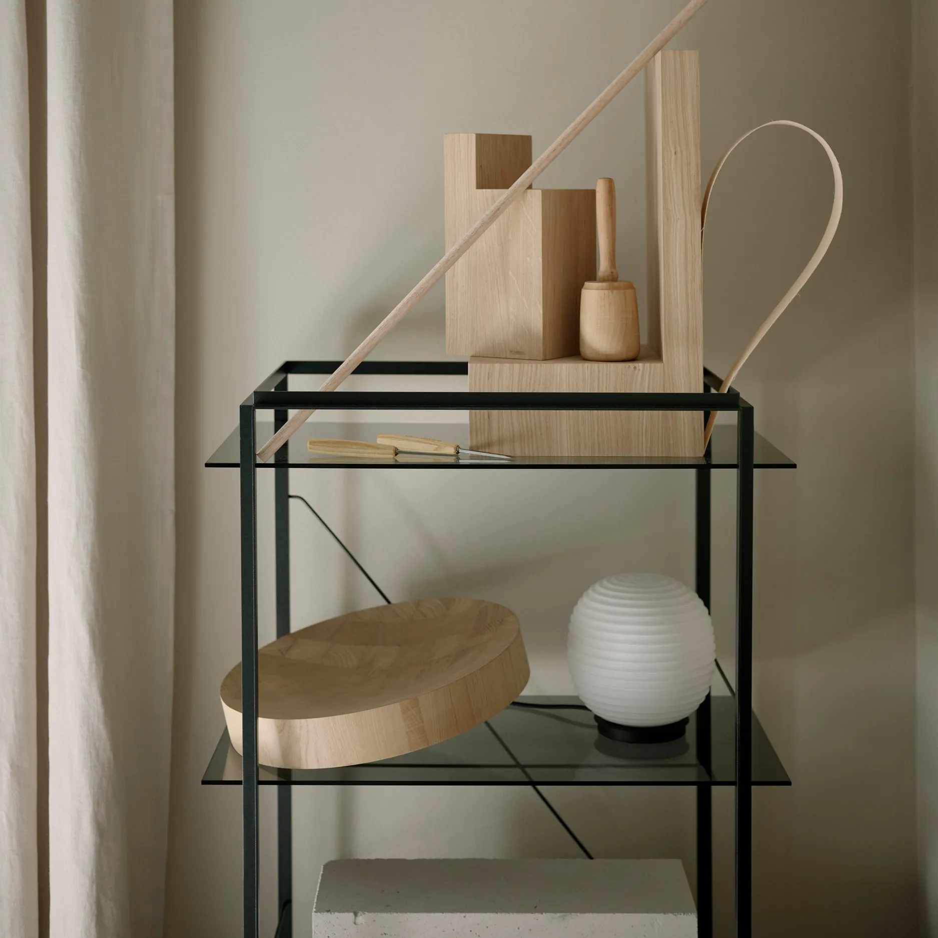 Lantern Globe bordslampa small, Frosted white opal glass New Works