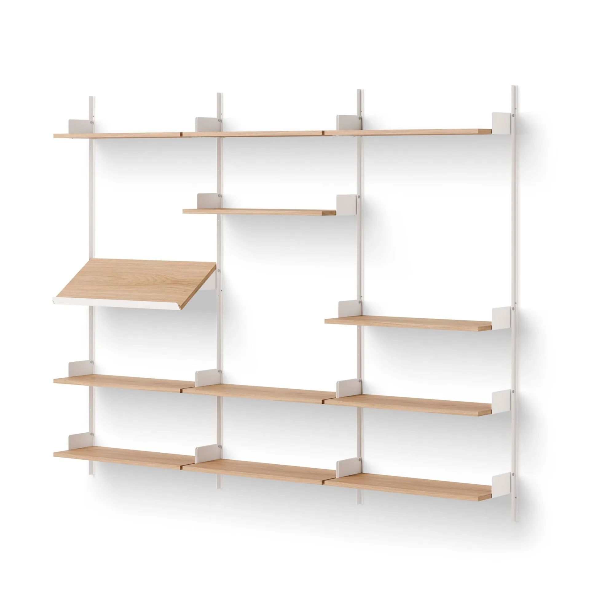 New Works Displayhylla 190 cm ek | Skandinavisk Design | Hyllor & Hyllsystem | Brun