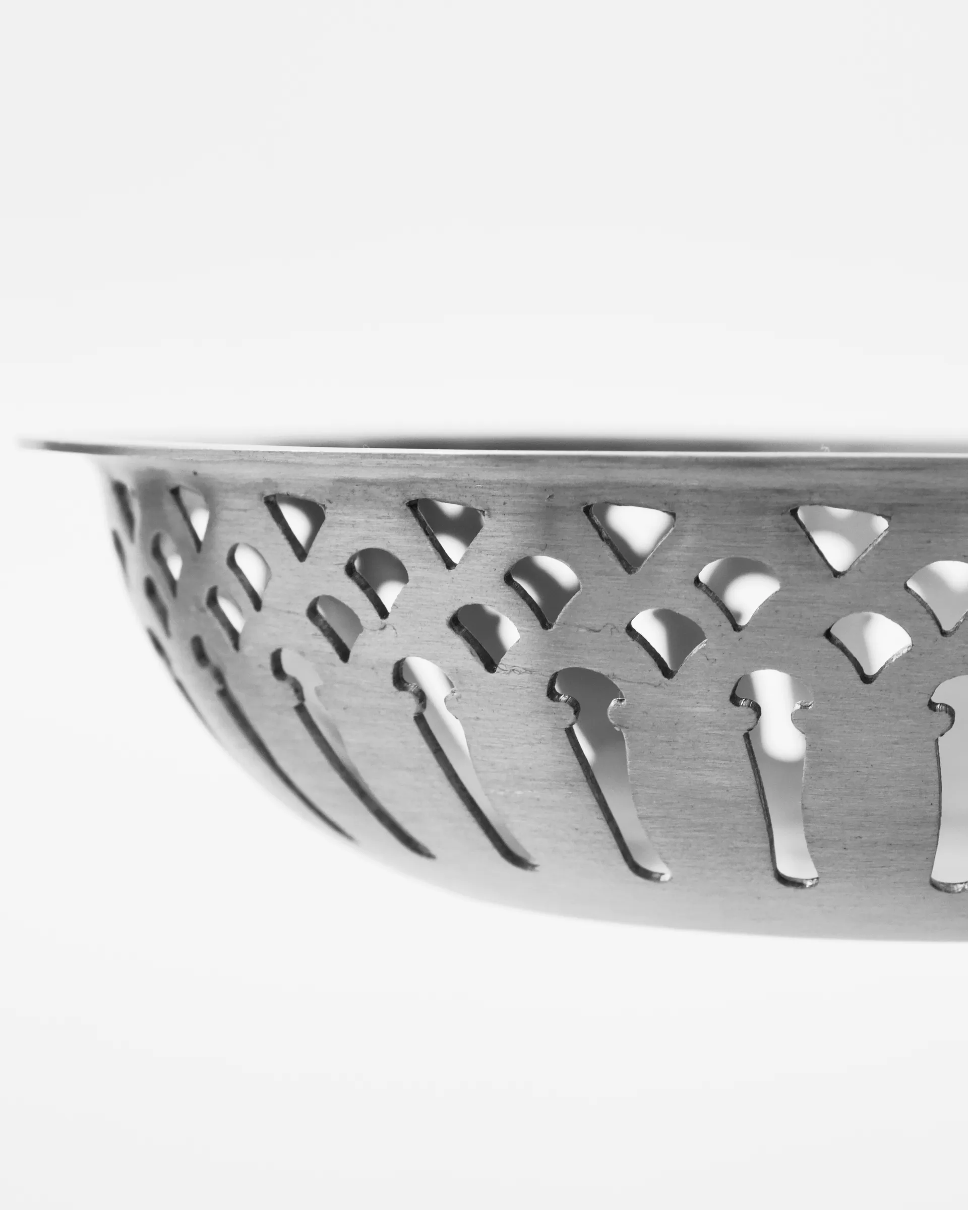 Nicolas Vahé brödkorg 2 delar, Antik silverfinish Nicolas Vahé