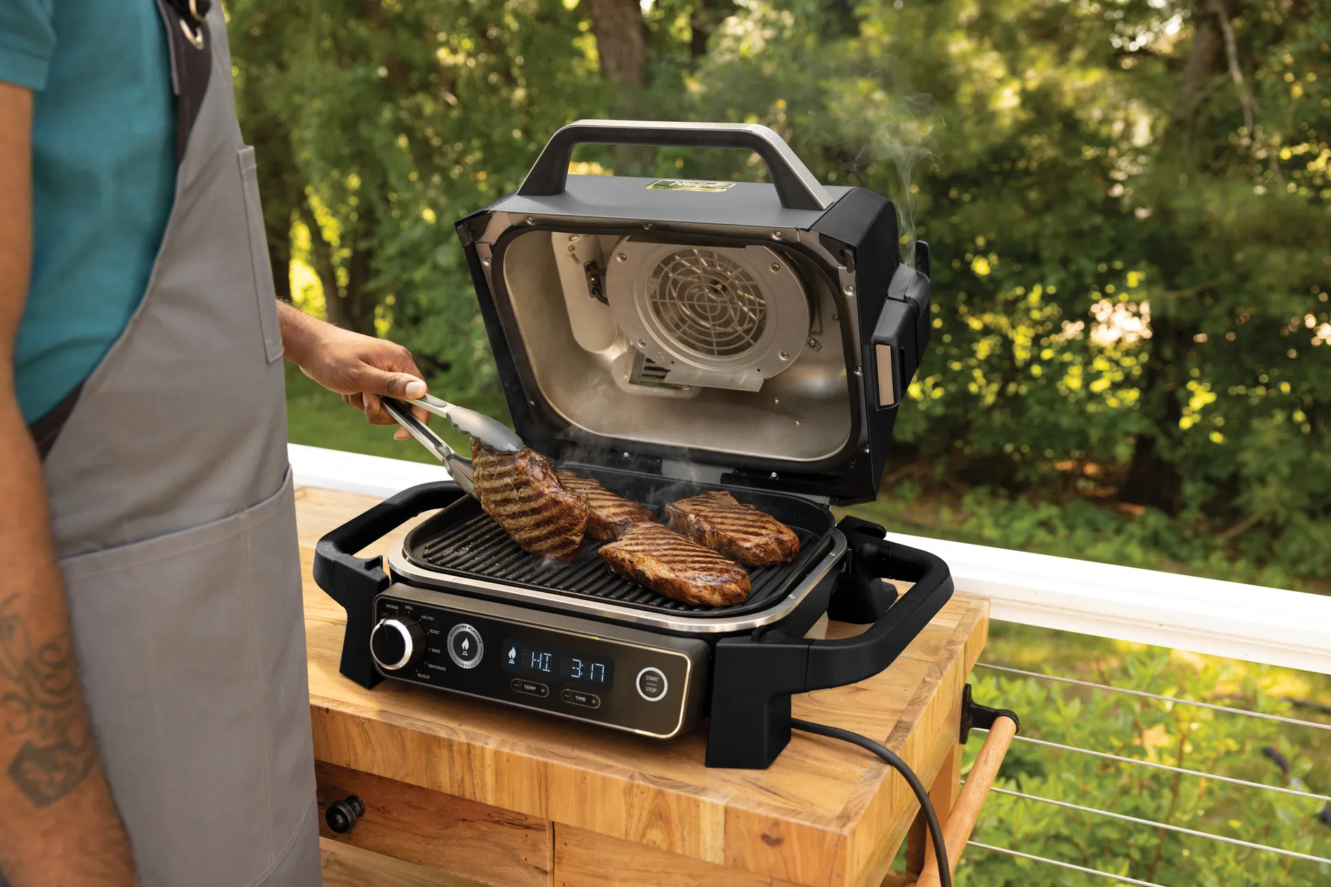 Ninja Woodfire OG701 7-i-1 elgrill 46x46 cm, Svart Ninja