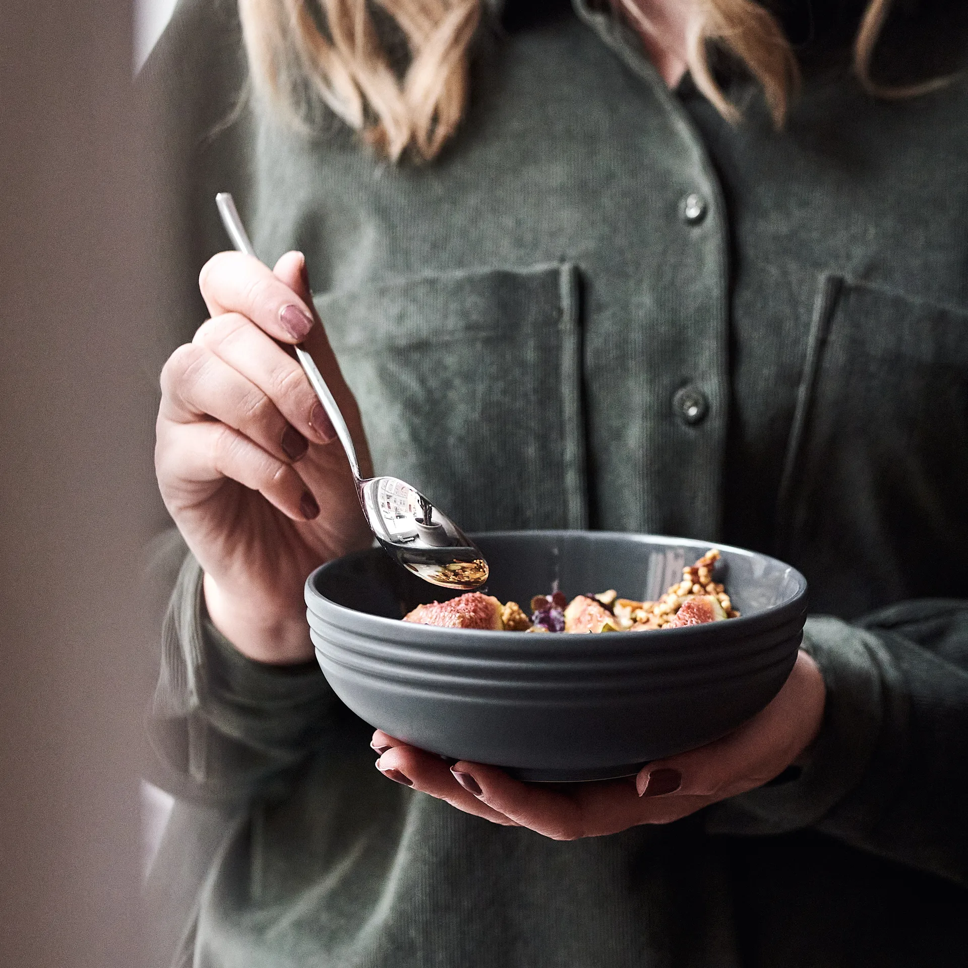 Lines skål Ø16 cm, Mörkgrå NJRD