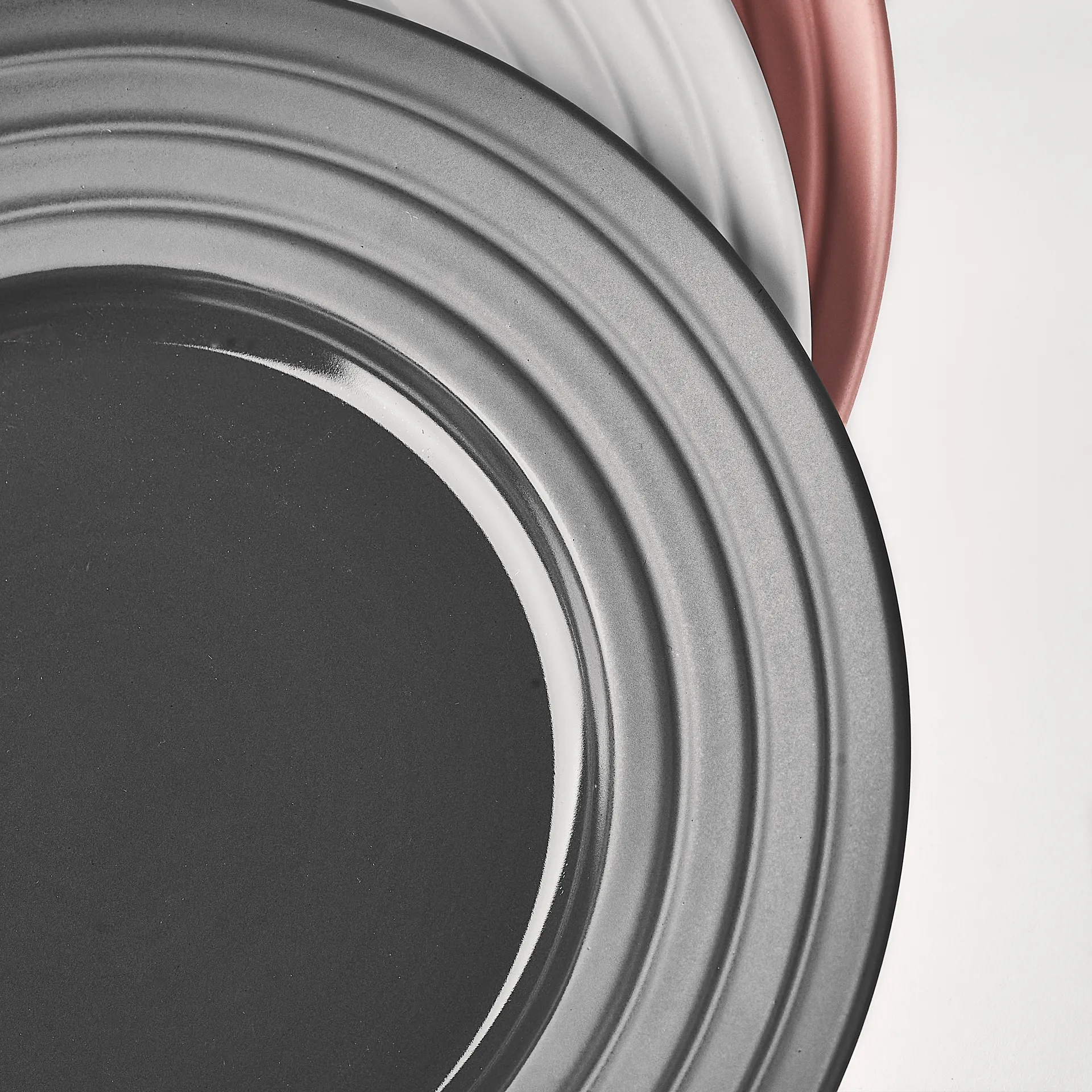 Lines tallrik Ø27 cm, Mörkgrå NJRD