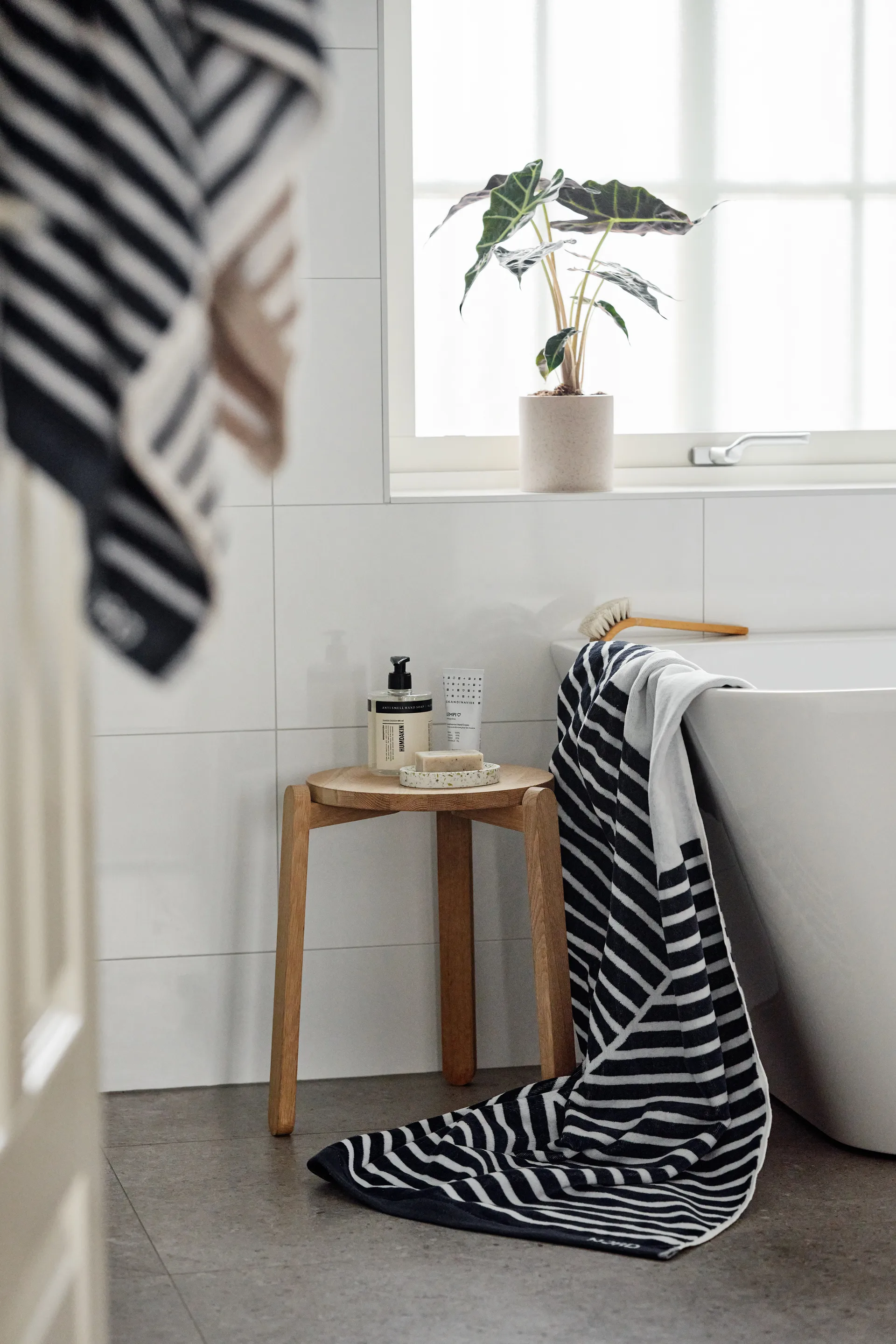 Stripes badhandduk 100x150 cm, Blå NJRD