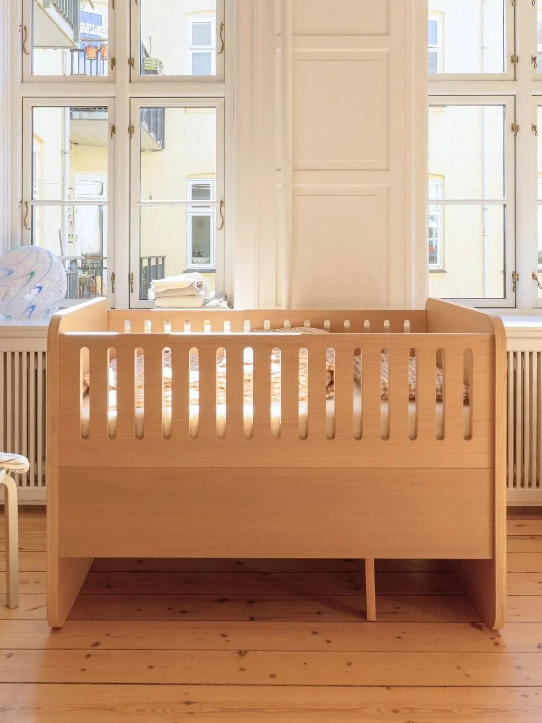 Form baby & juniorsäng 166x77,5x87 cm, Ek Nofred