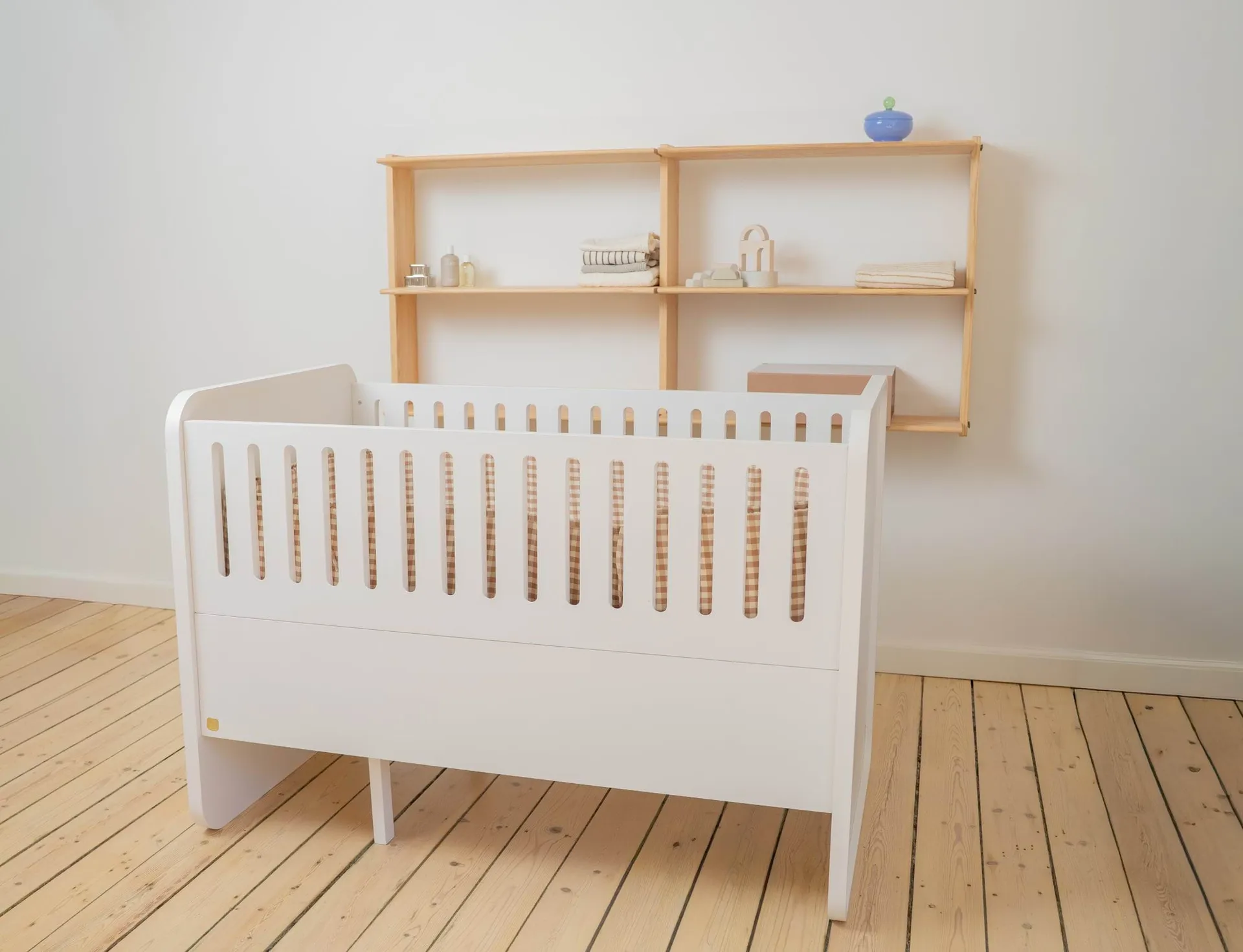 Form baby & juniorsäng 166x77,5x87 cm, Vit Nofred