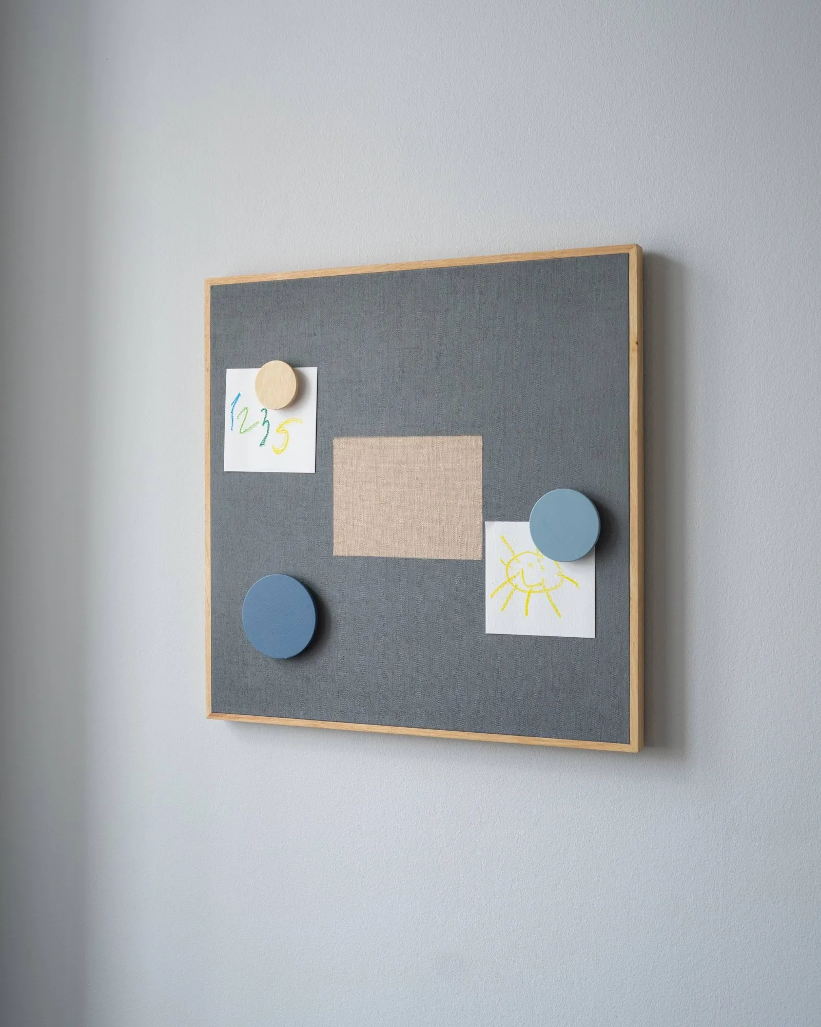 Noticeboard anslagstavla + 3 magneter, Blå Nofred