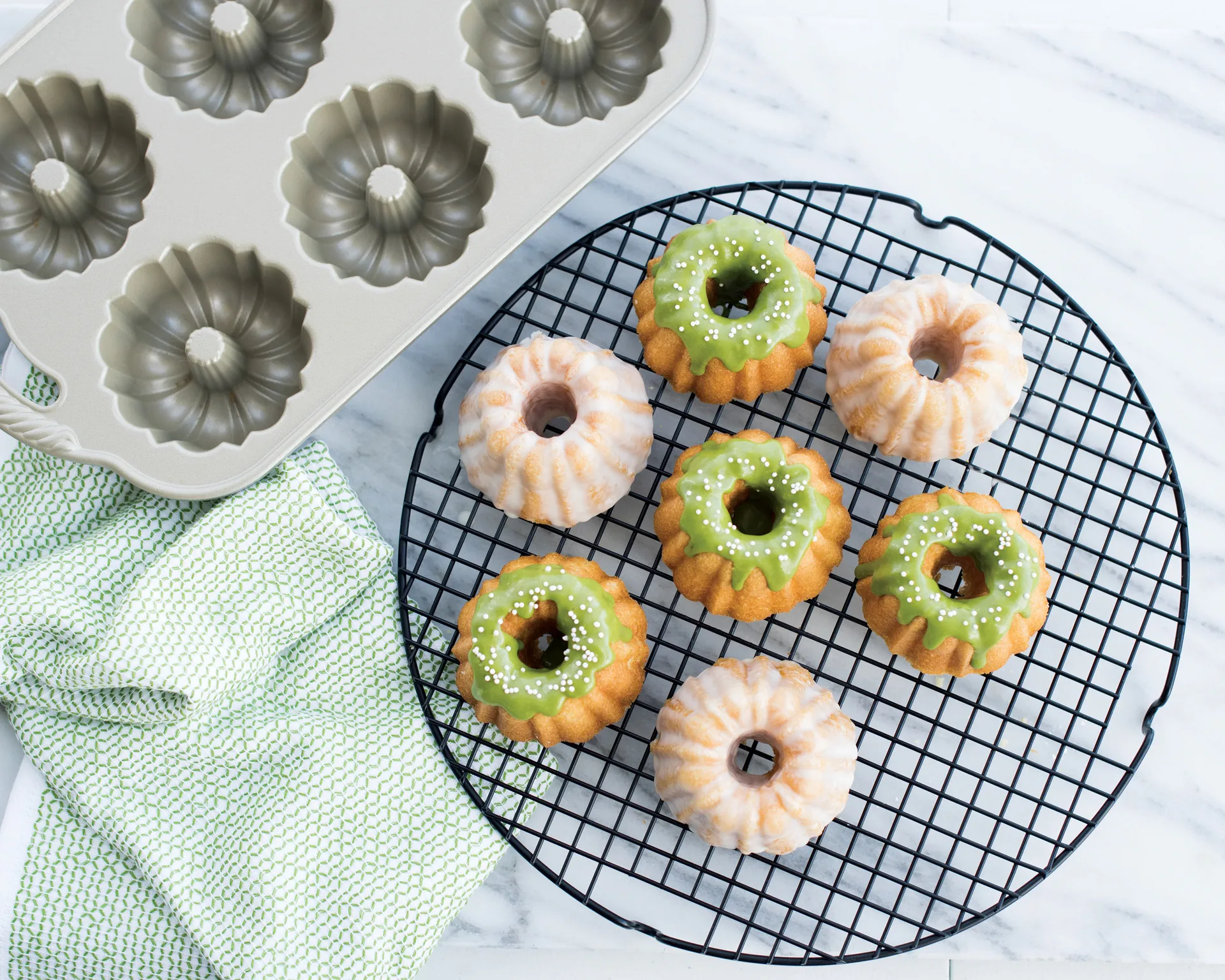 Nordic Ware anniversary bundtlette bakform silver, 1,1 L Nordic Ware