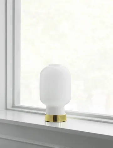 Amp bordslampa - Vit-mässing - Normann Copenhagen