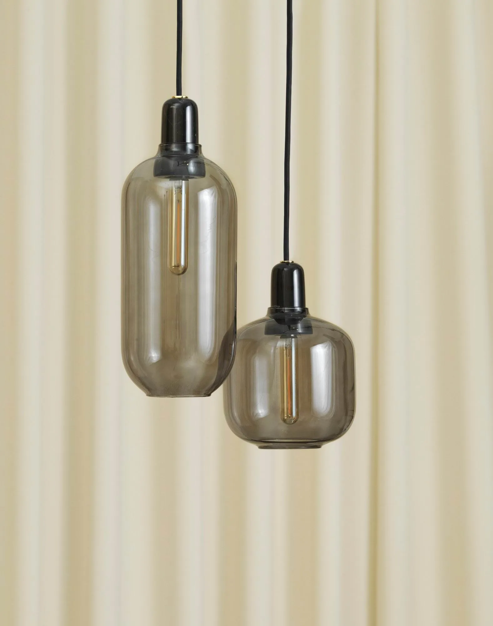 Amp lampa stor, grå-svart Normann Copenhagen