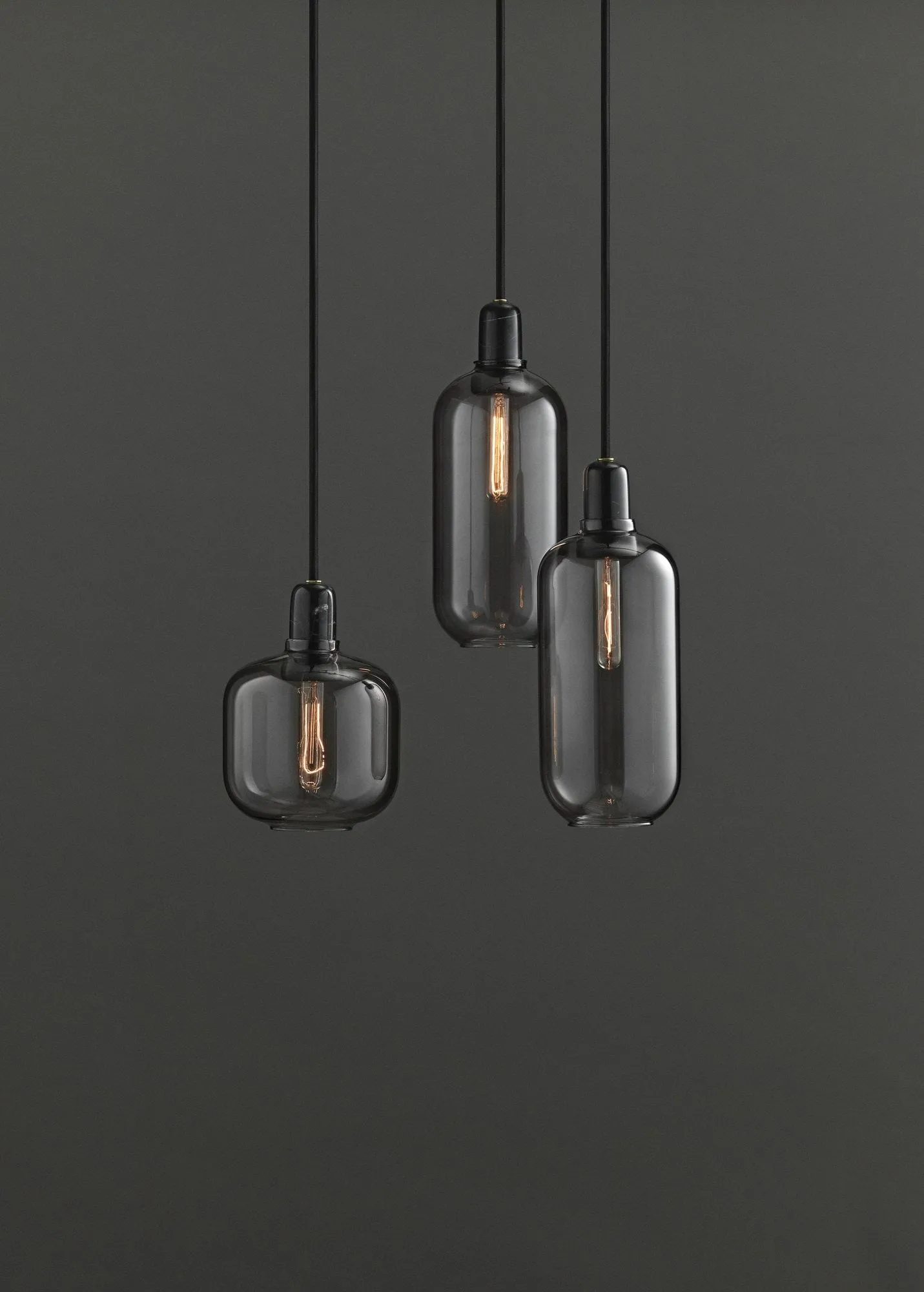 Amp lampa stor, grå-svart Normann Copenhagen