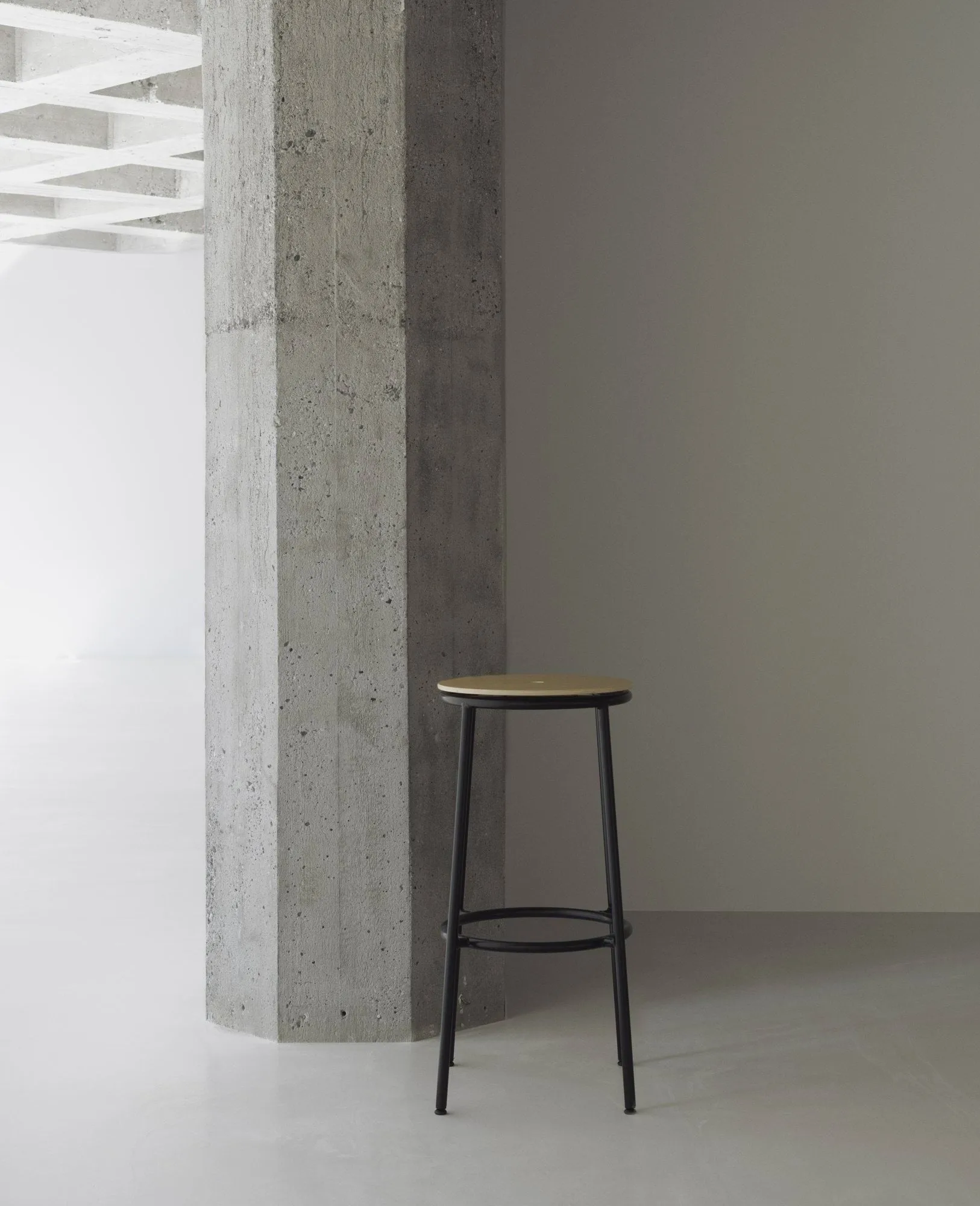 Circa barstol 75 cm, Svart ek Normann Copenhagen