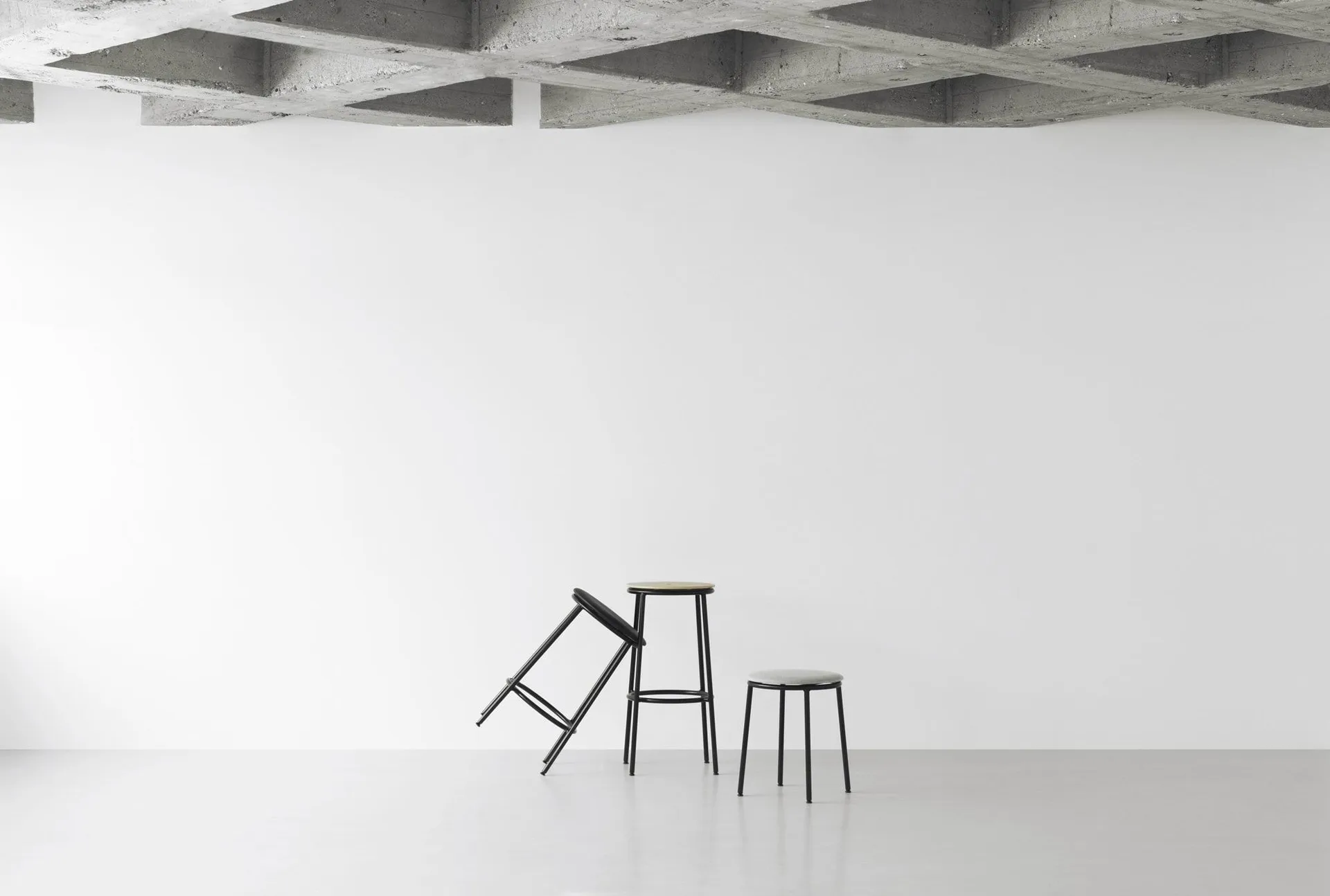 Circa barstol 75 cm, Svart ek Normann Copenhagen
