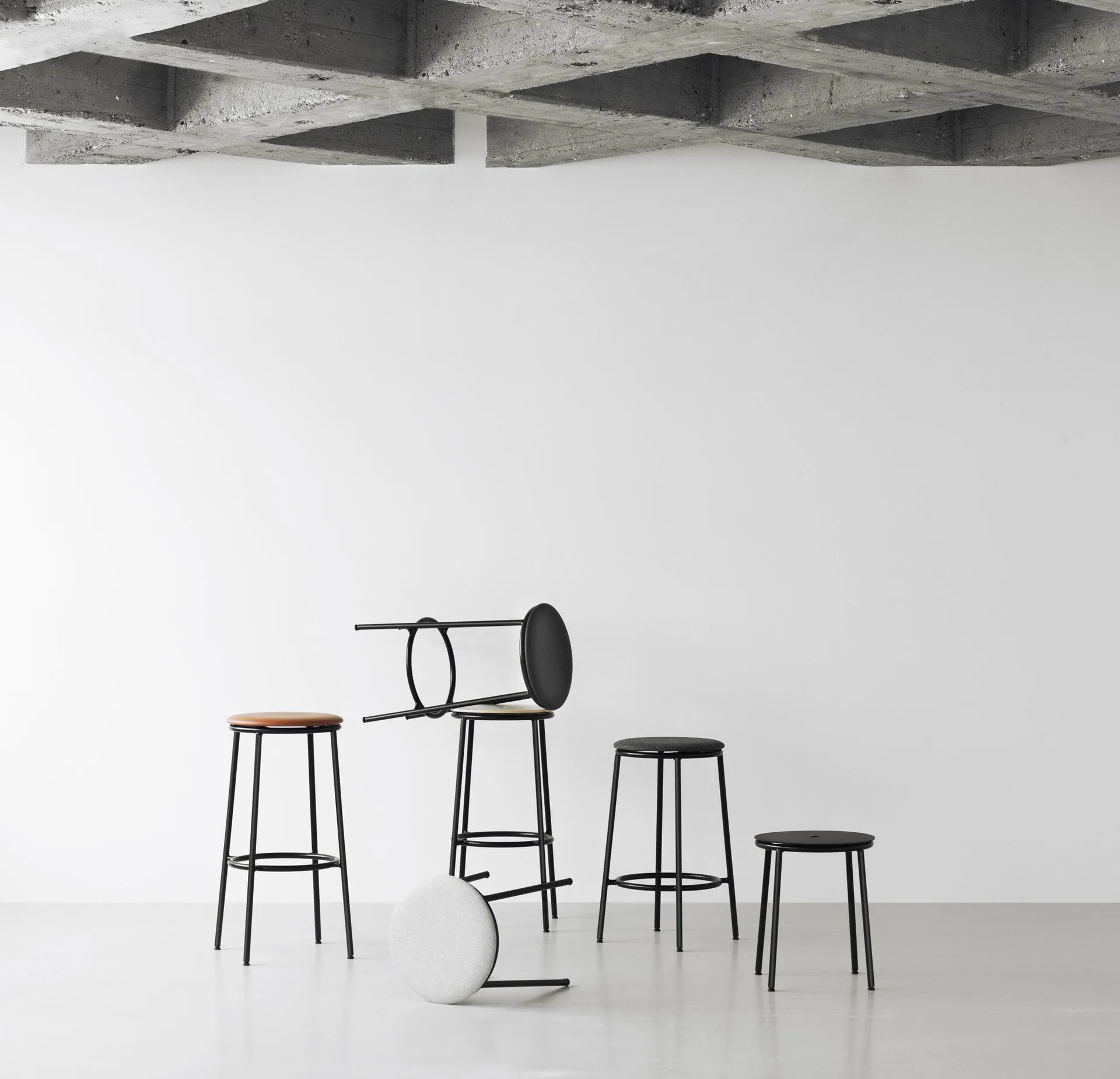 Circa pall 45 cm, Svart aluminium Normann Copenhagen