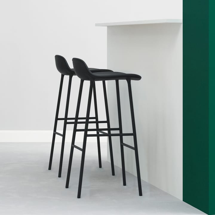 Form barstol låg, red, rödlackerad stålben Normann Copenhagen