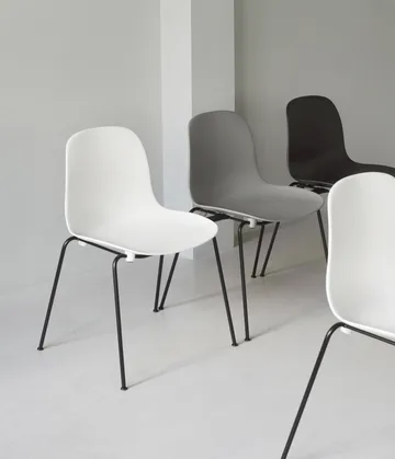 Form Chair staplingsbar stol svarta ben 2-pack, Grå - Normann Copenhagen