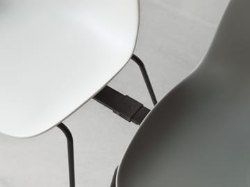 Form Chair staplingsbar stol svarta ben 2-pack, Vit - undefined - Normann Copenhagen