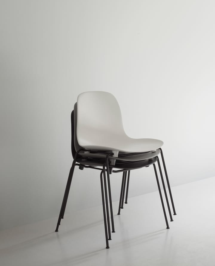 Form Chair staplingsbar stol svarta ben 2-pack, Vit - undefined - Normann Copenhagen