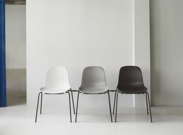 Form Chair staplingsbar stol svarta ben 2-pack, Vit - undefined - Normann Copenhagen