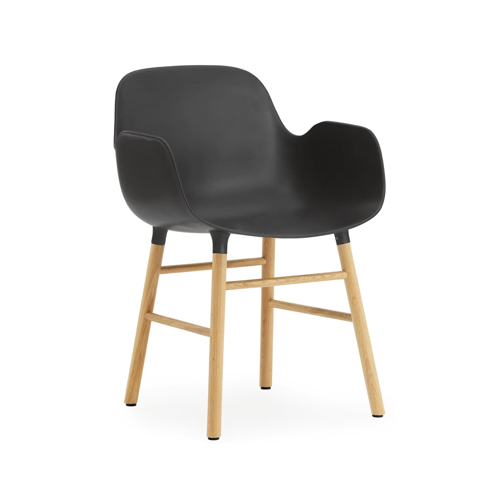Normann Copenhagen Form karmstol black, ekben | Skandinavisk Design | Stolar | Svart