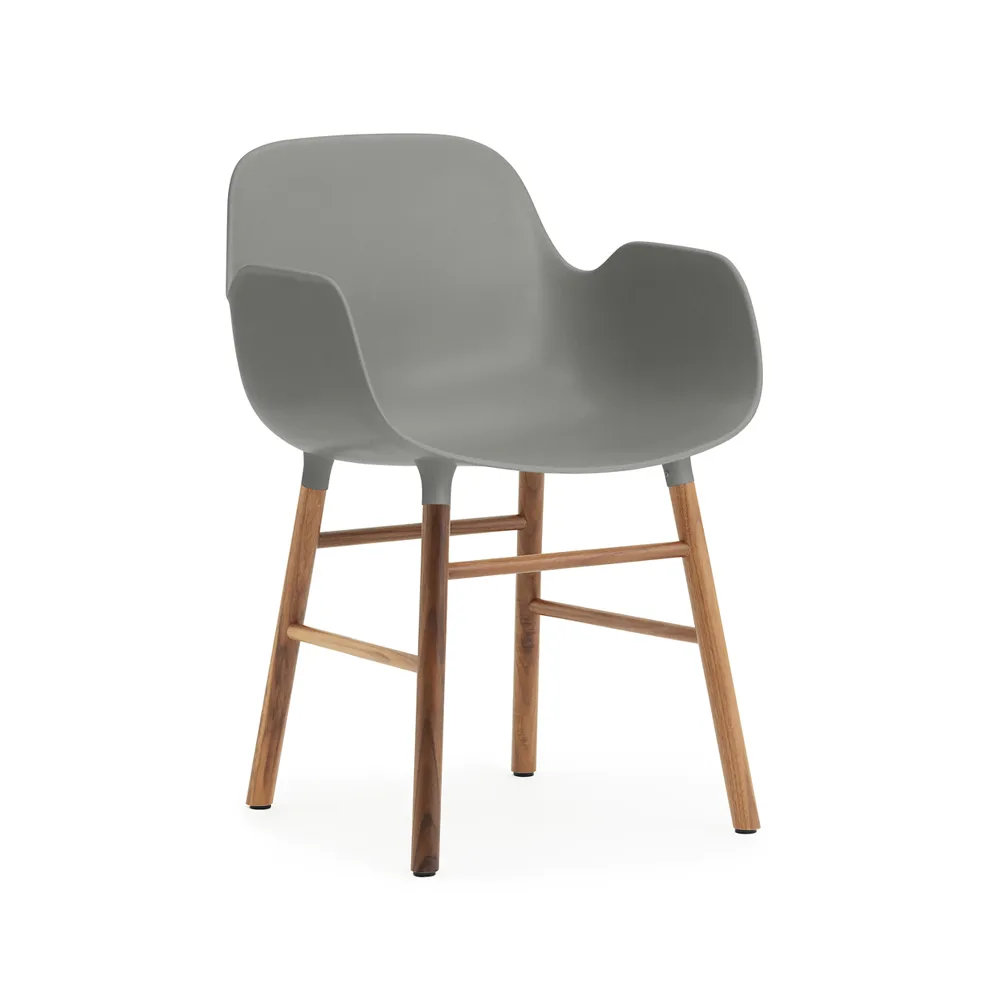 Normann Copenhagen Form karmstol grey, valnötsben