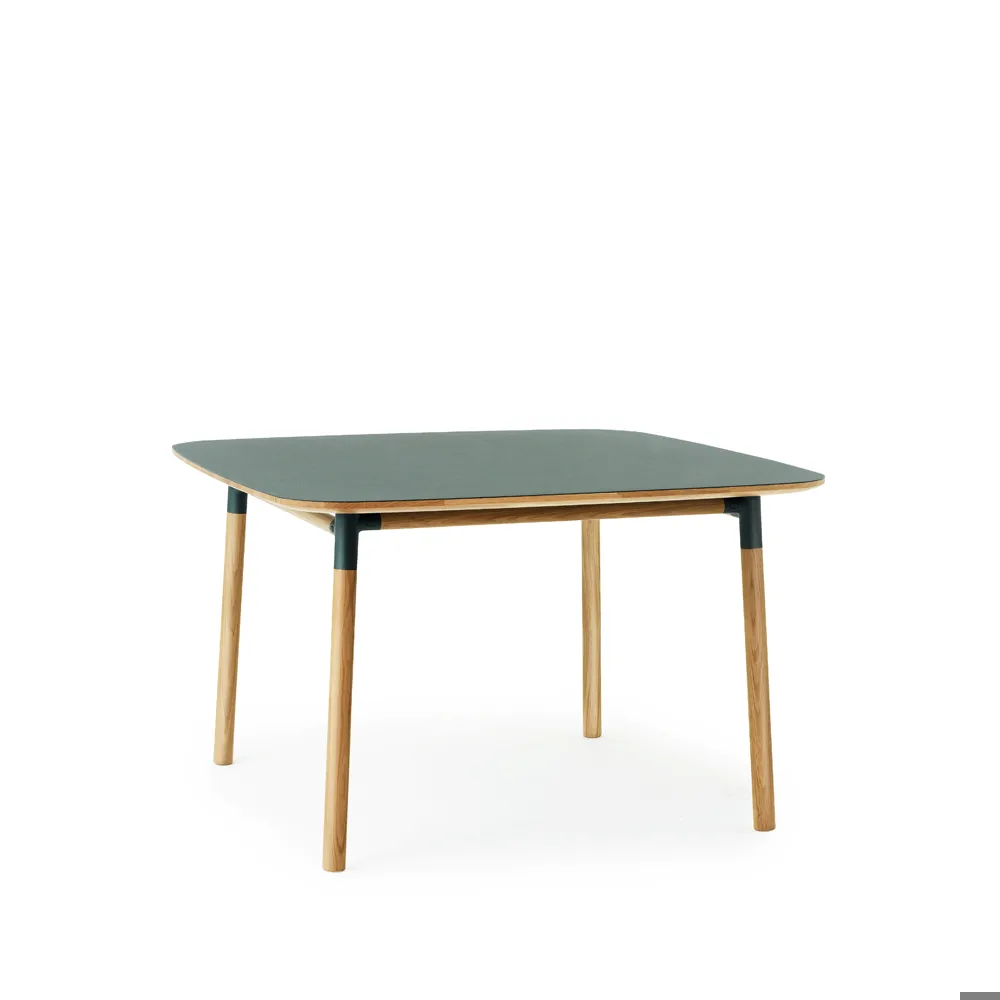 Normann Copenhagen Form matbord 120x120 cm Grön-ekben