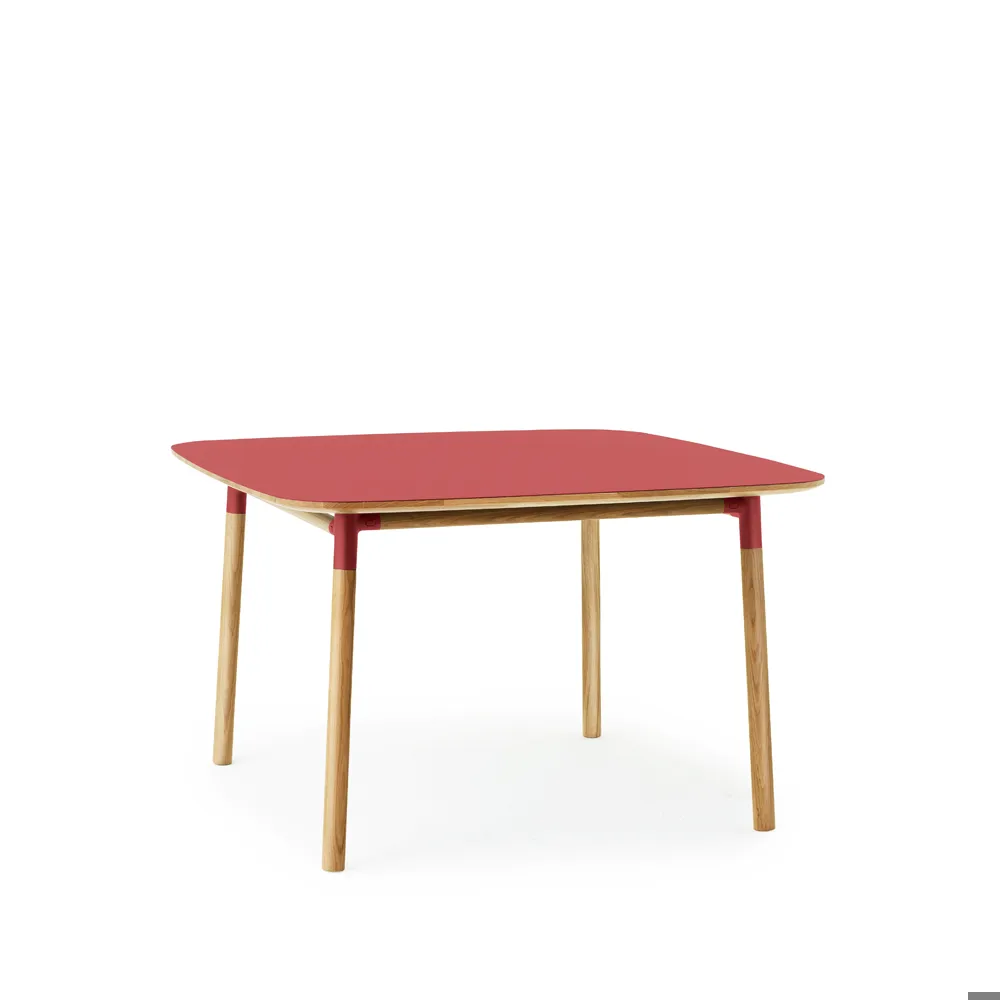 Normann Copenhagen Form matbord 120x120 cm Röd-ekben