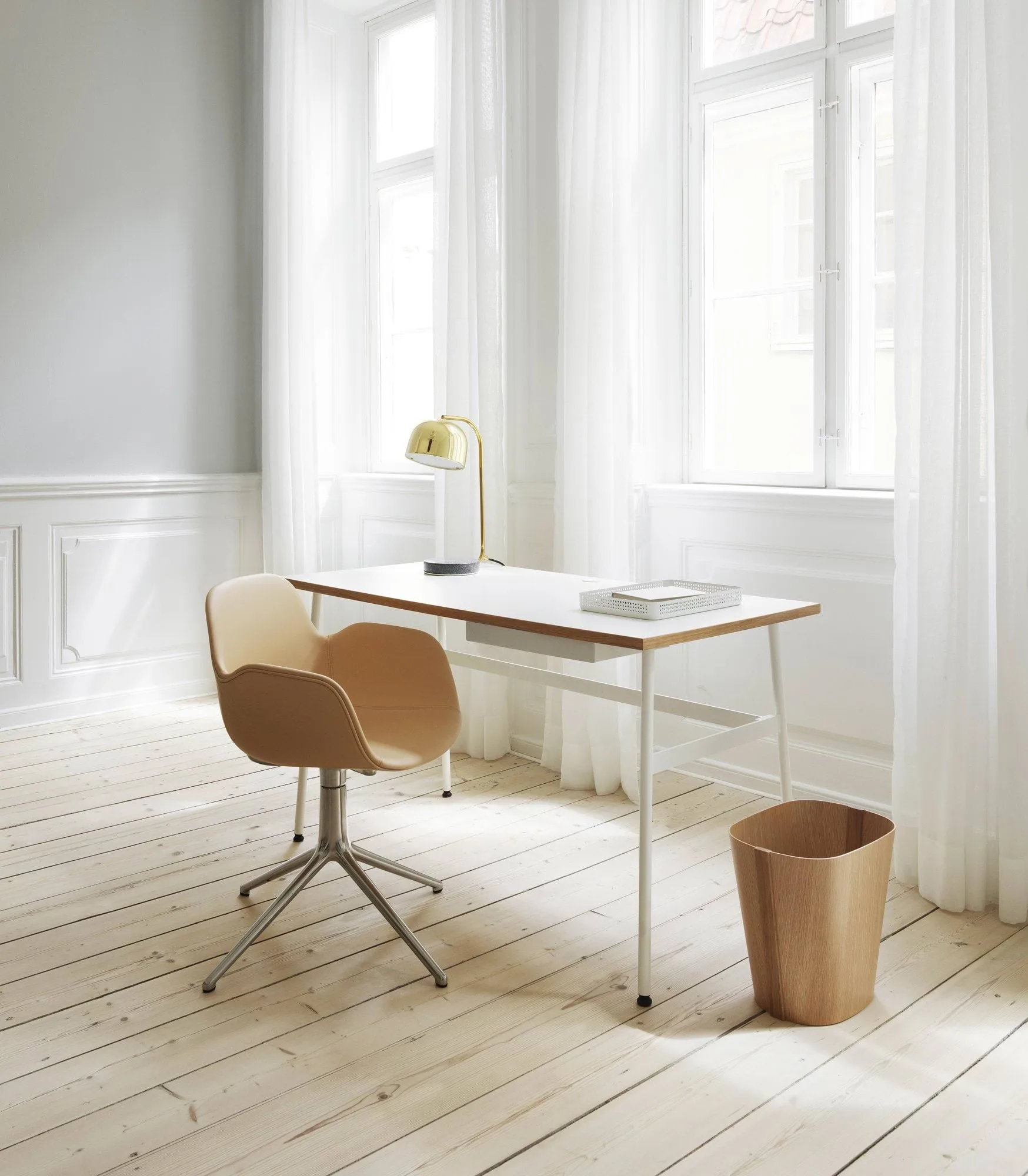 Grant bordslampa, brass Normann Copenhagen