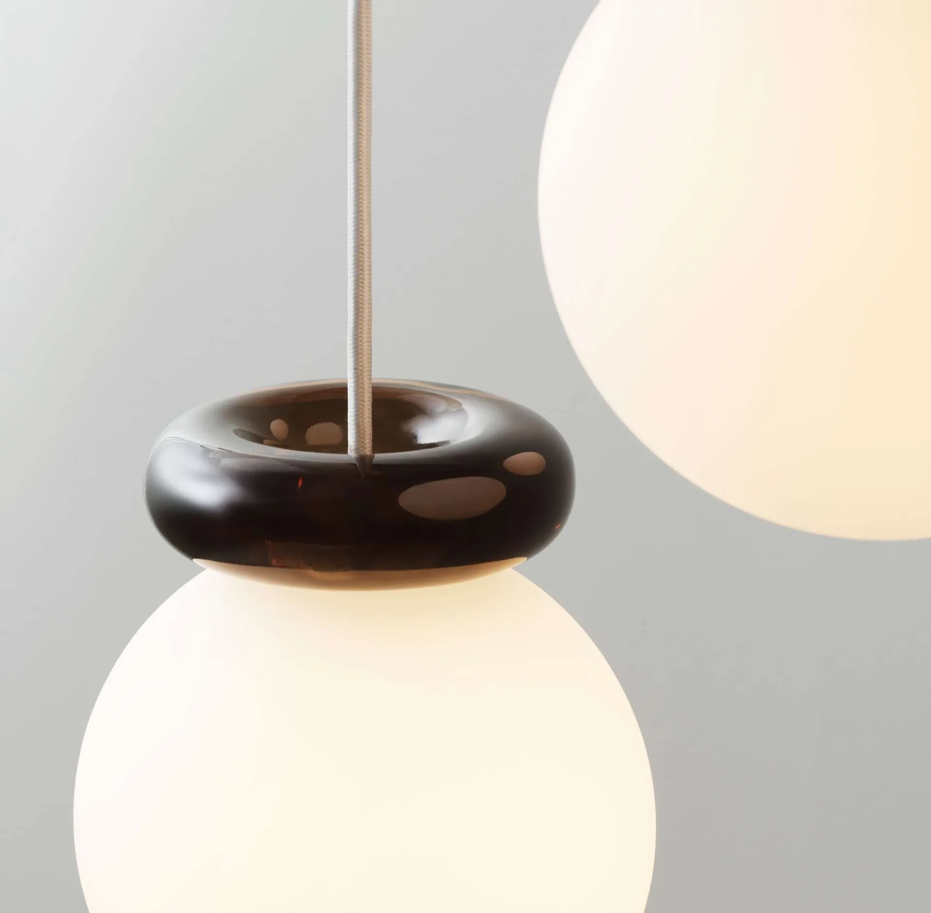 Hinx pendel, Dark brown, Ø15x18 cm Normann Copenhagen Hinx pendel, Dark brown, Ø15x18 cm Normann Copenhagen