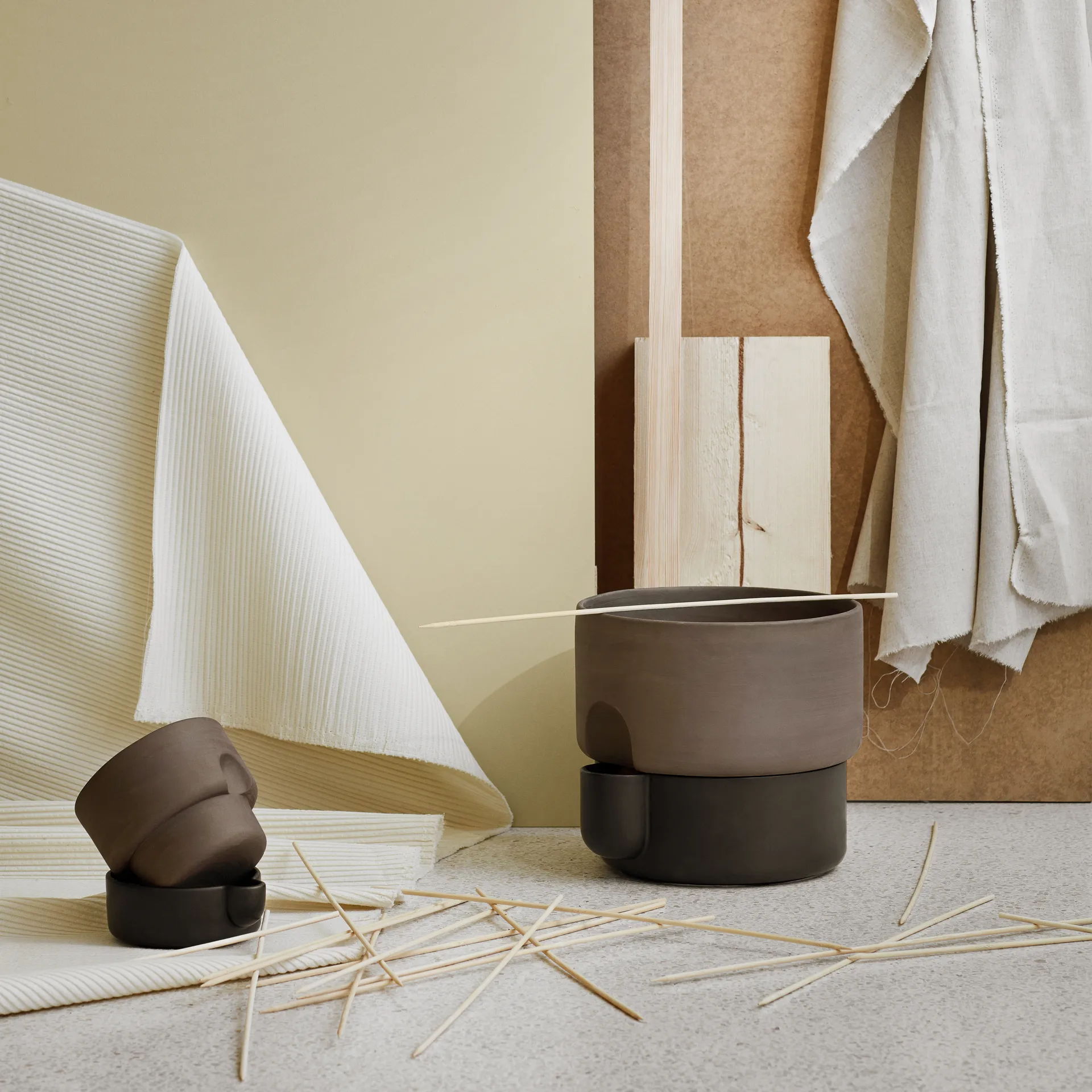 Oasis självvattnande kruka stor Ø27.5 cm, Mörkbrun Northern