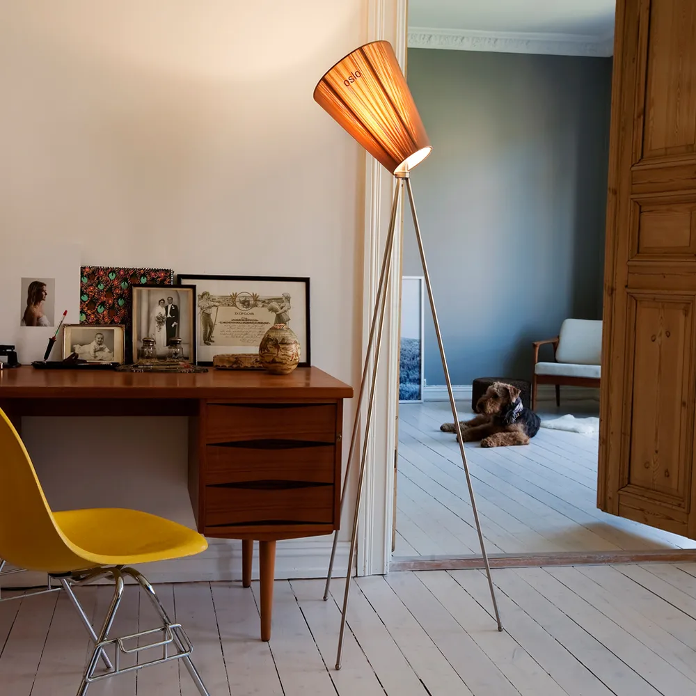 Oslo Wood golvlampa, Black, mattsvart stativ Northern