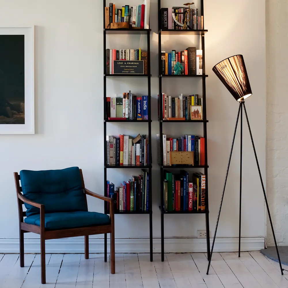 Oslo Wood golvlampa, Black, mattsvart stativ Northern