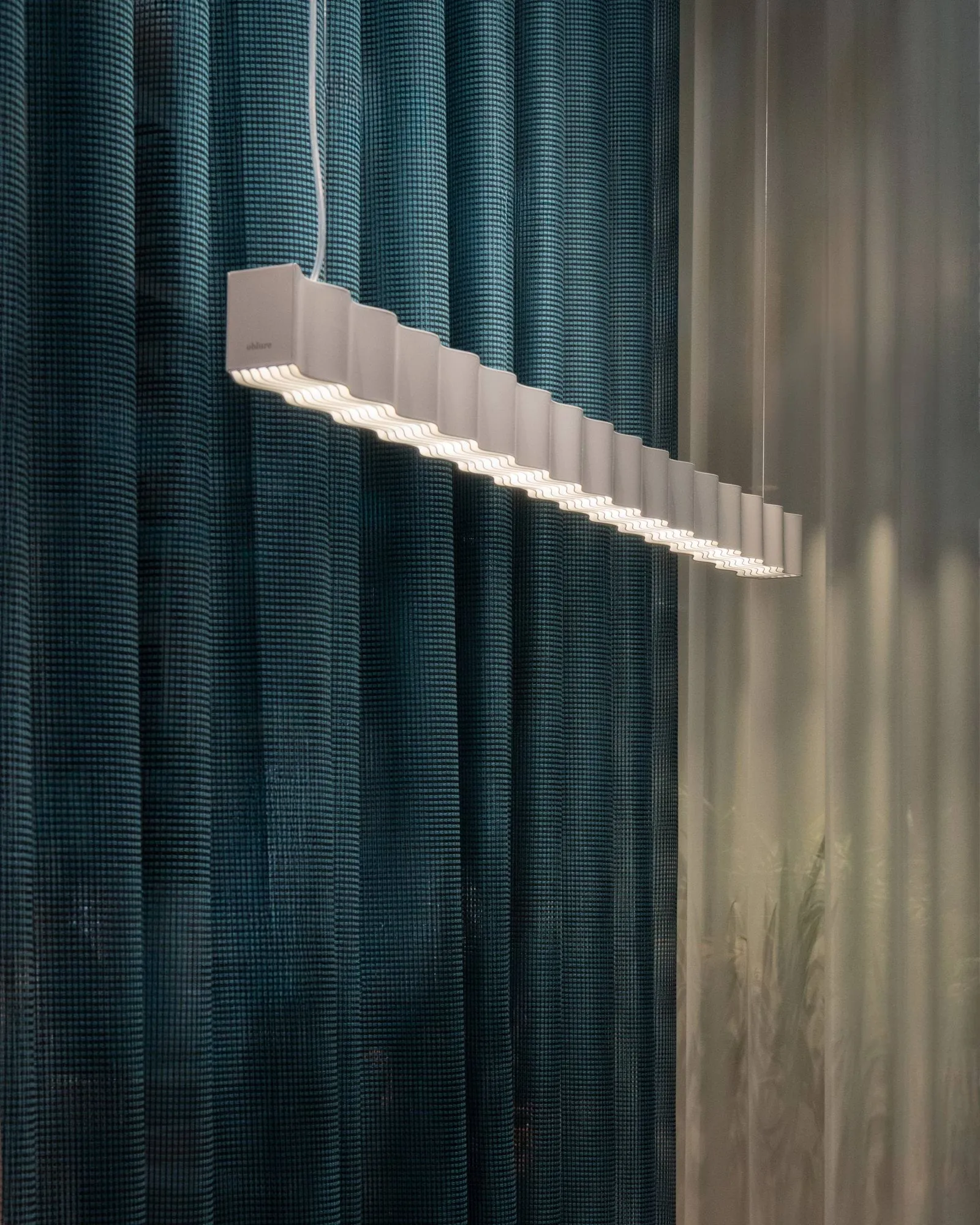 Superwave pendel, White Oblure