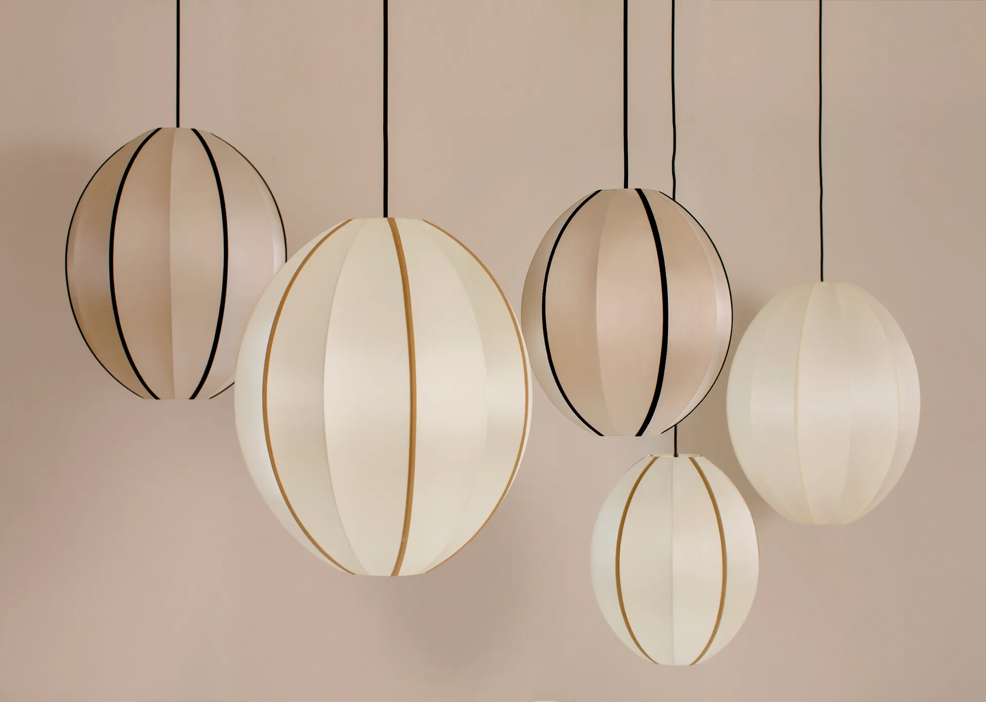 Indochina Classic Oval S lampskärm, Offwhite-amber Oi Soi Oi