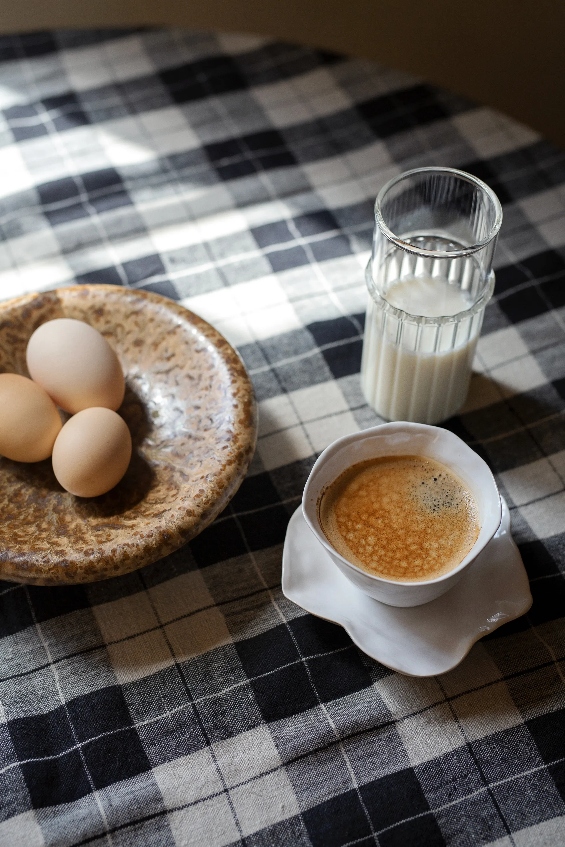 Clair kopp med fat, Vit Olsson & Jensen