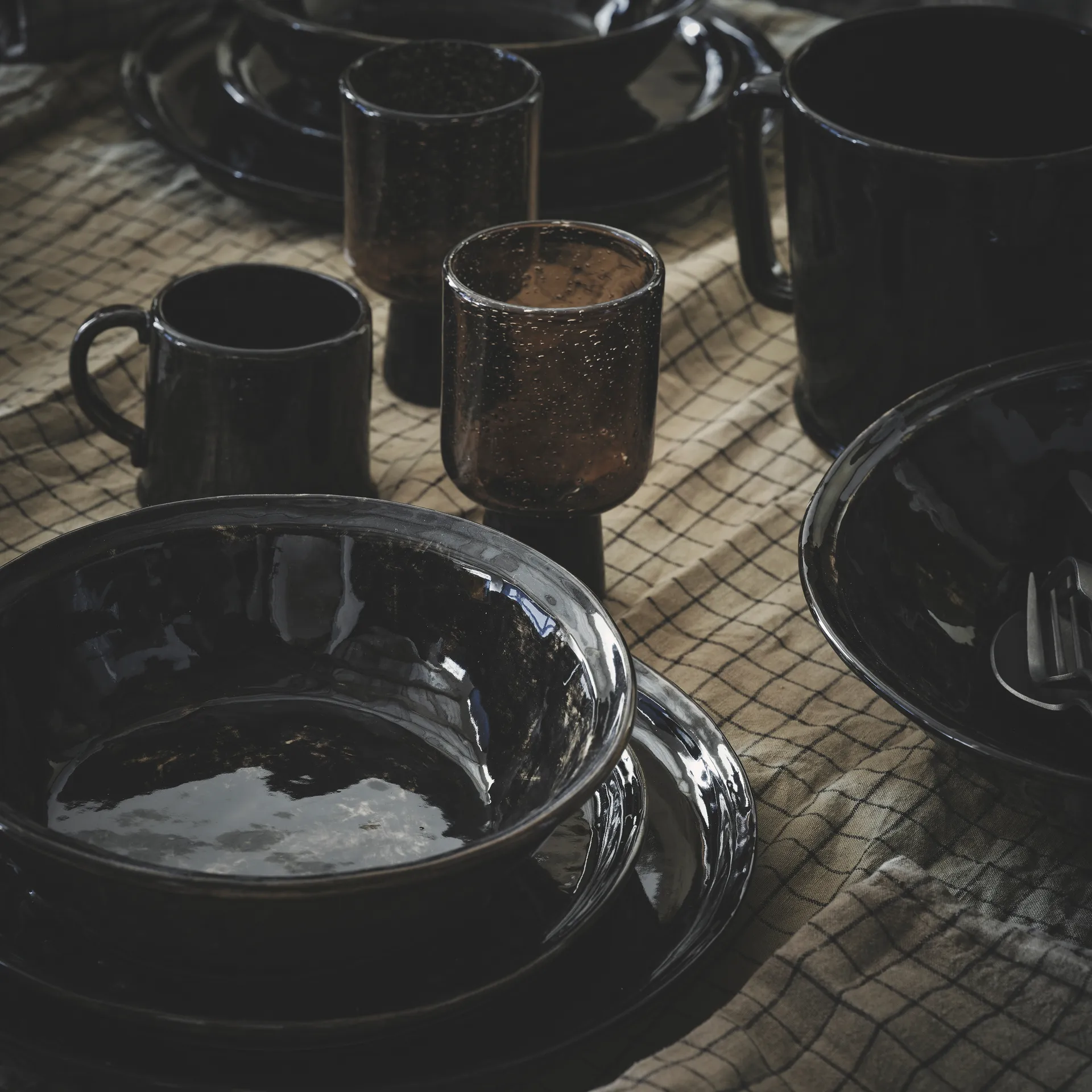 Yuki sopp-/pastatallrik, Brun-svart Olsson & Jensen