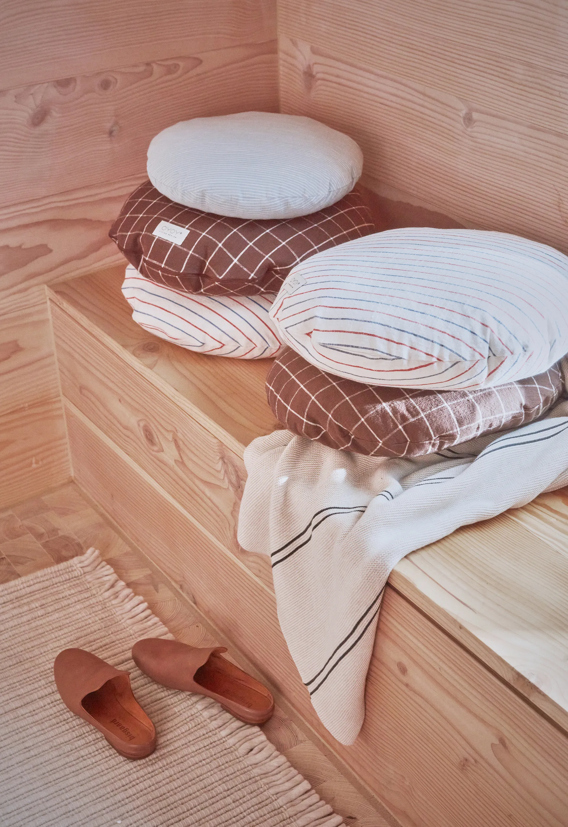 Kyoto kudde Ø48 cm, Blue-red OYOY