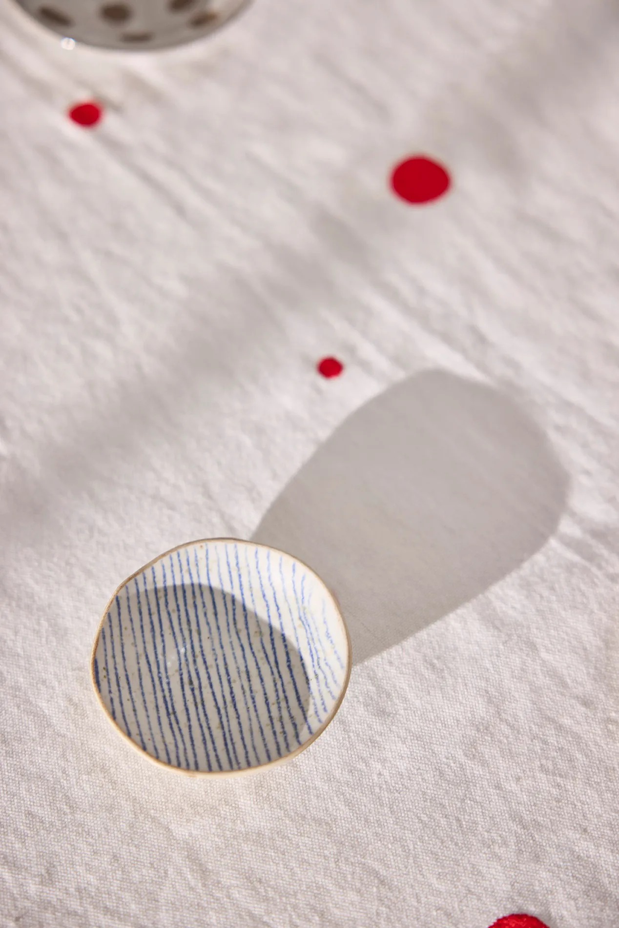 Nori bordsduk 140x260 cm, White-cherry red OYOY