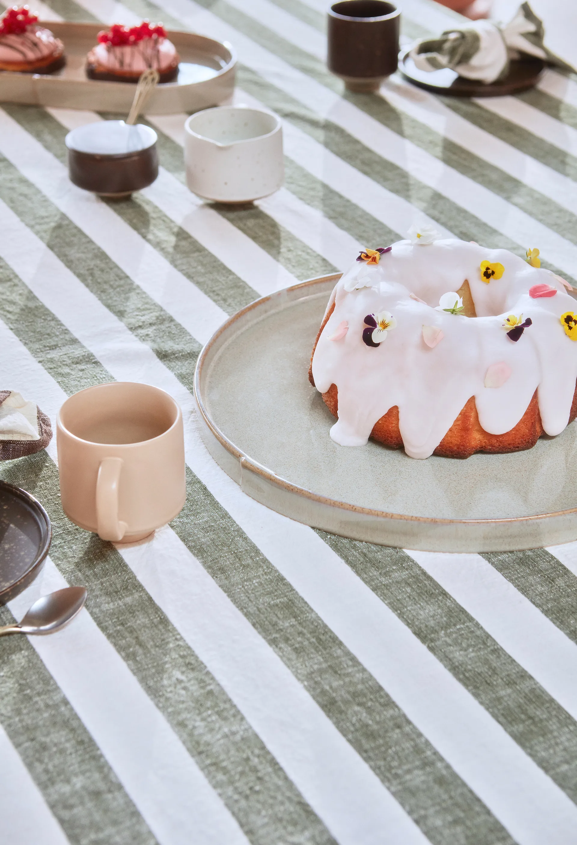 Striped bordsduk 140x200 cm, Olive OYOY