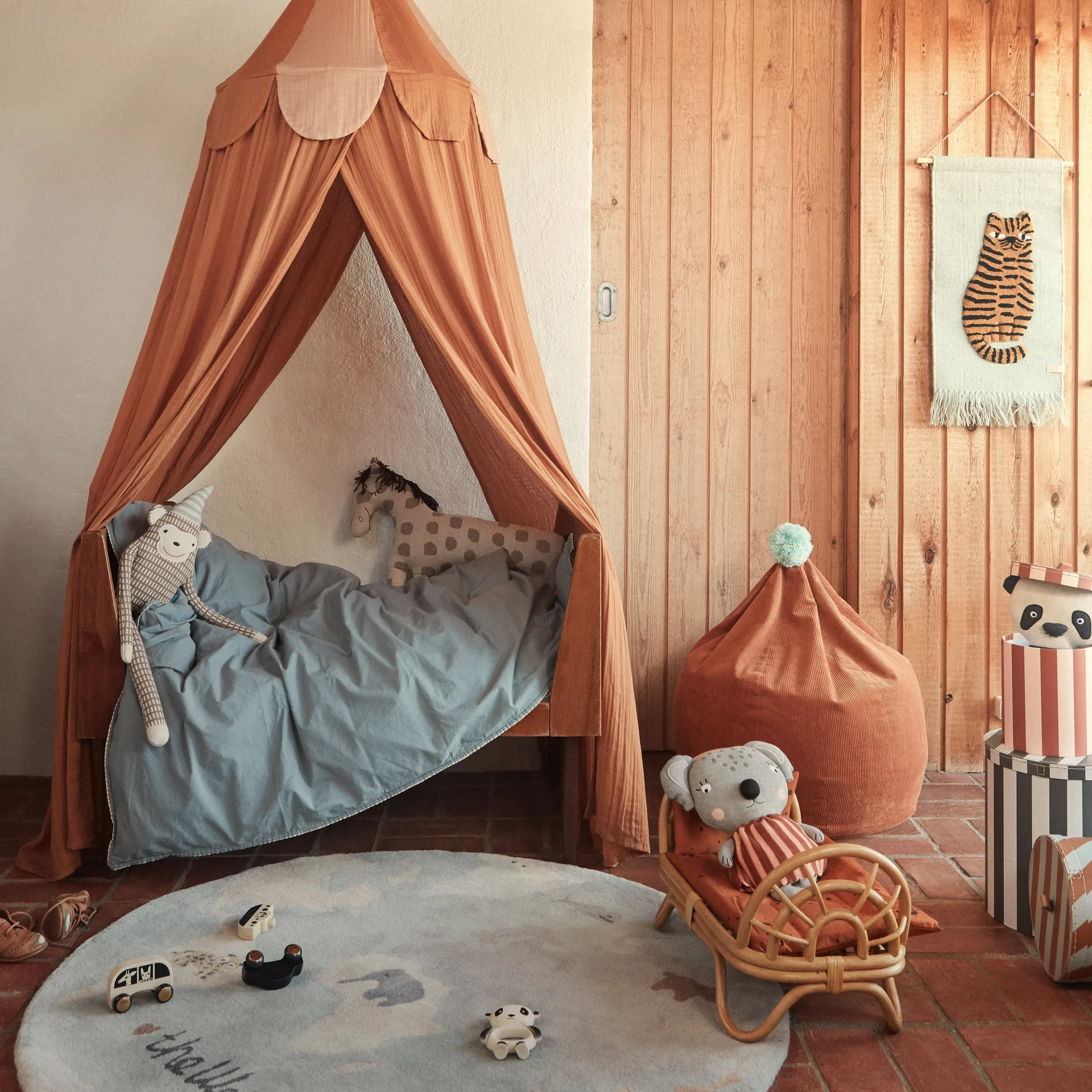 Tiger väggdekoration 32x70 cm, Grön OYOY