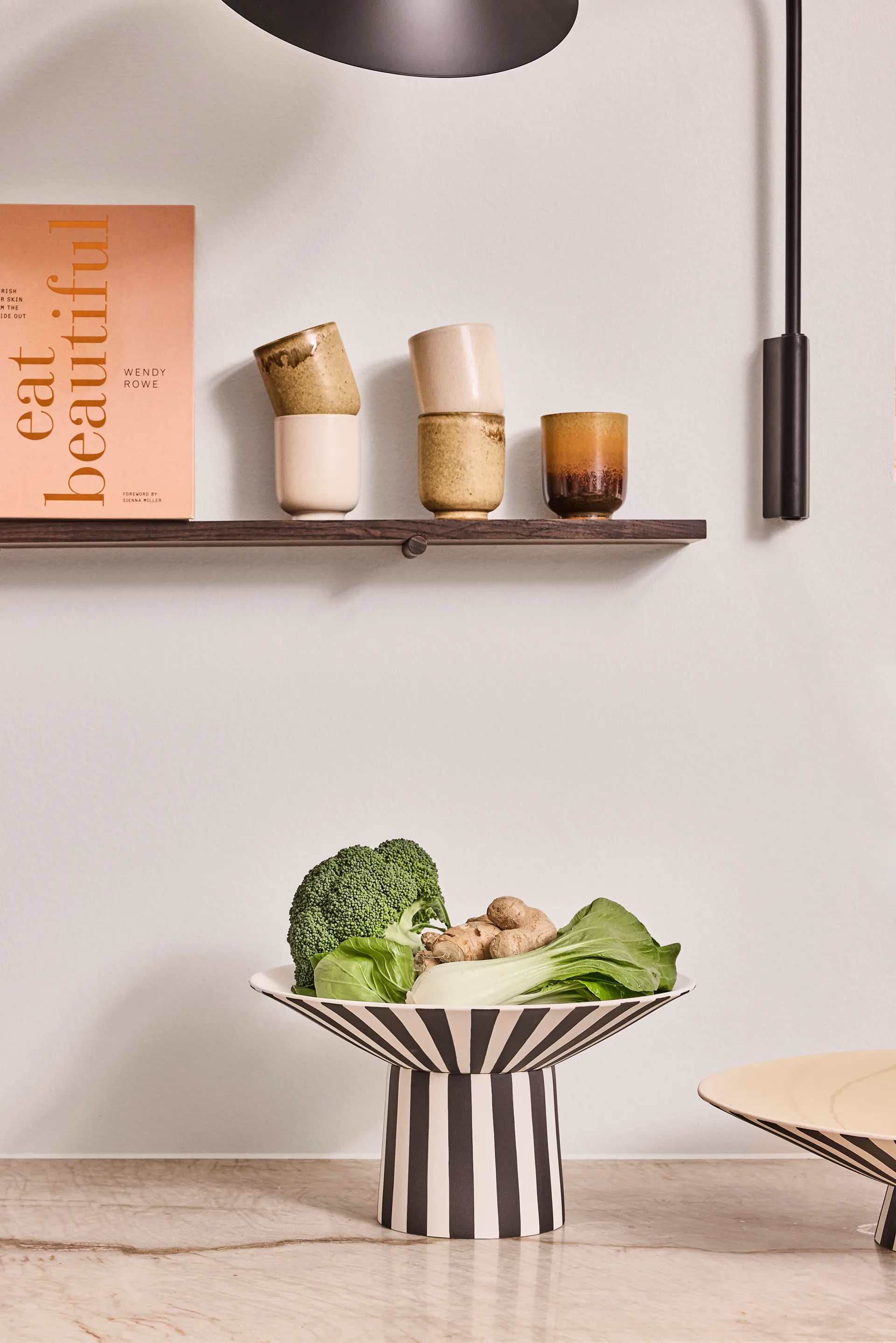 Toppu centerpiece hög Ø30x17 cm, White-black OYOY