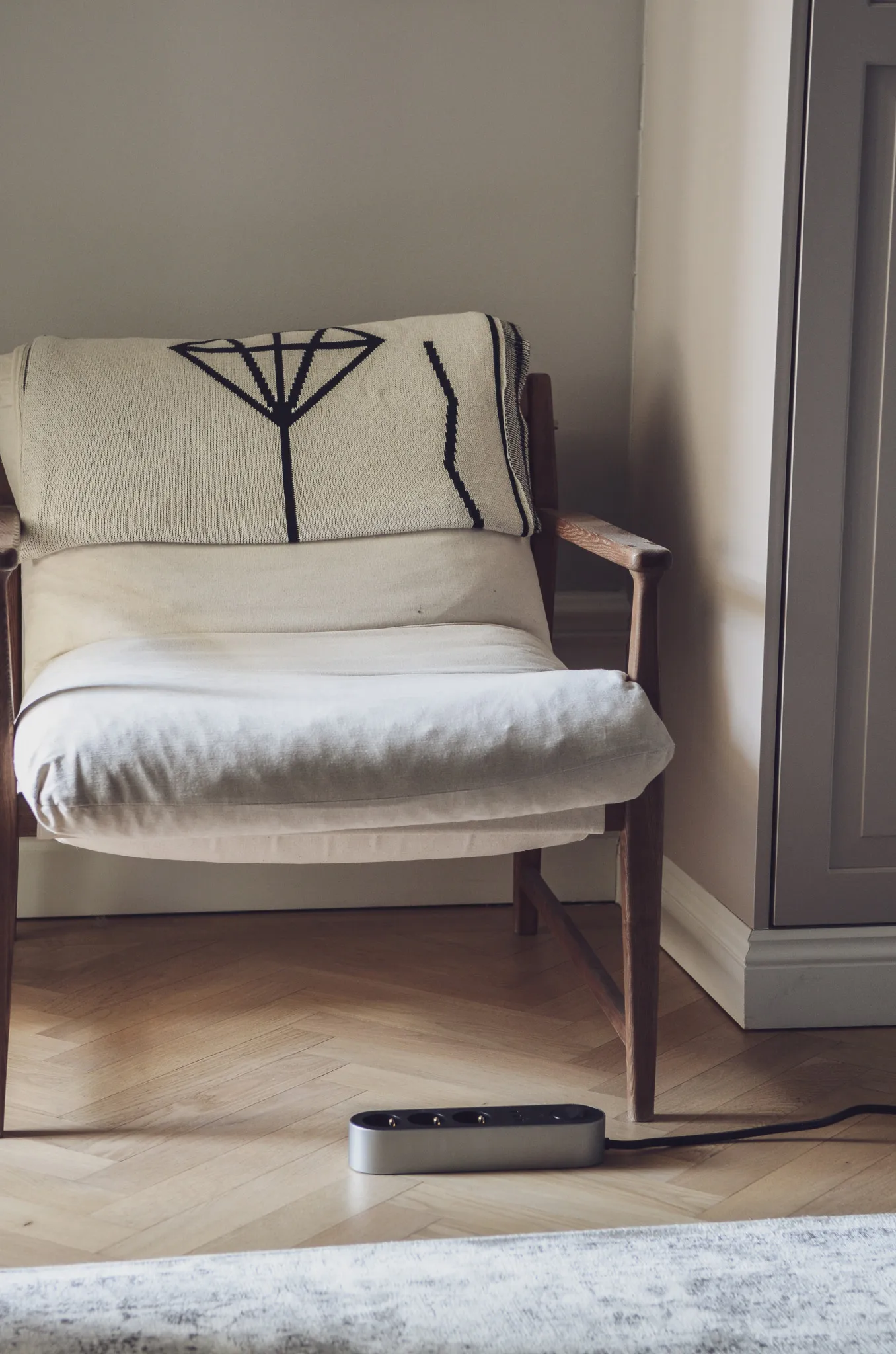 Edgar Power Bar grenuttag, Satin aluminium palett3