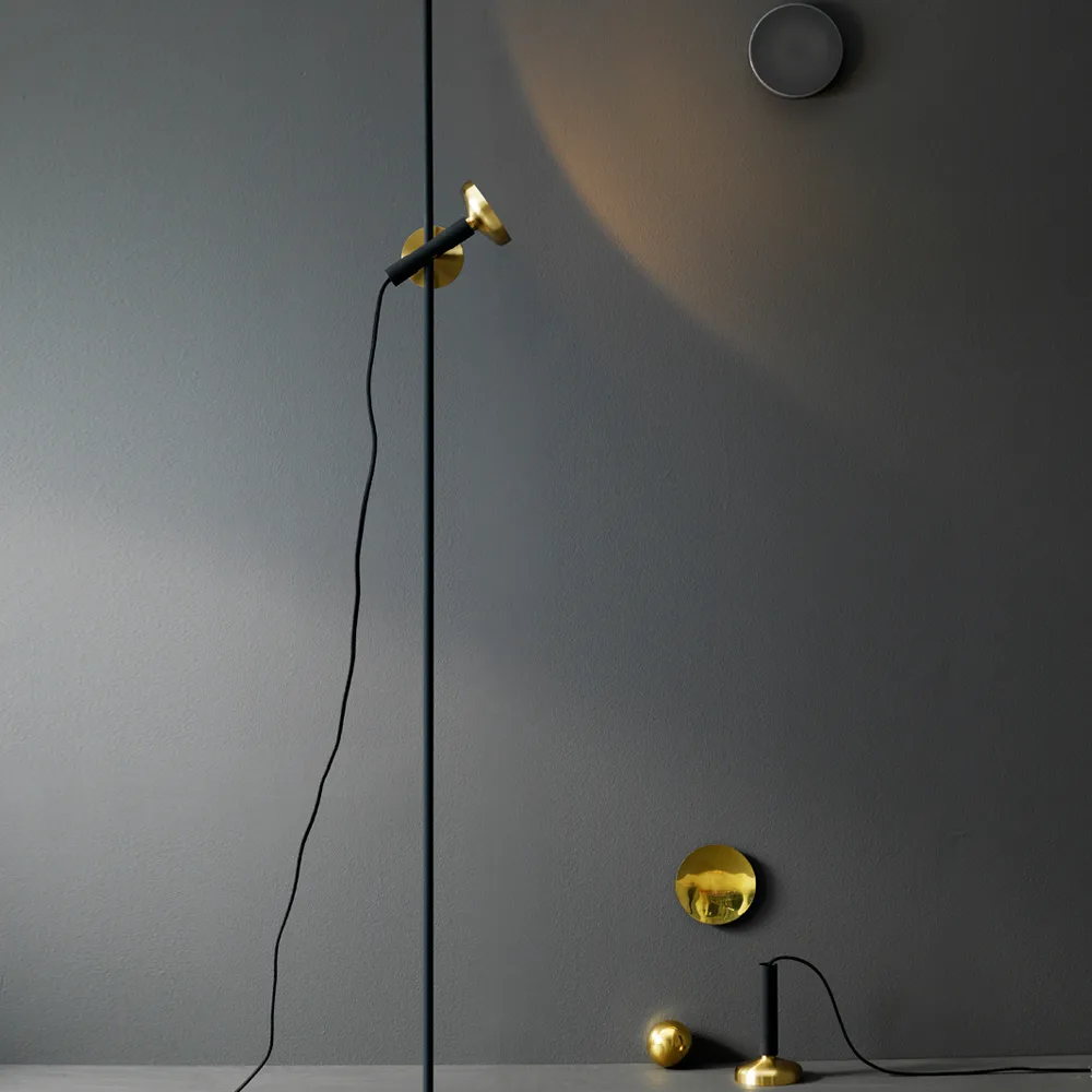 Blend 150 golvlampa, vit/mässing, led Pholc