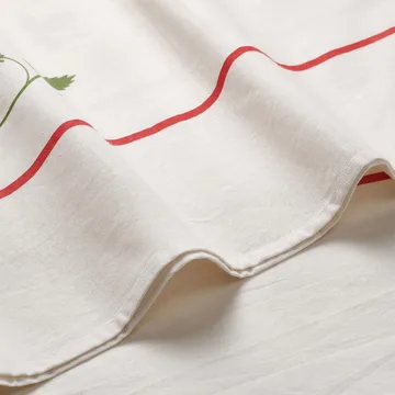 Wild Strawberry bordsduk - Red, 350x150 cm - Pick a Poppy