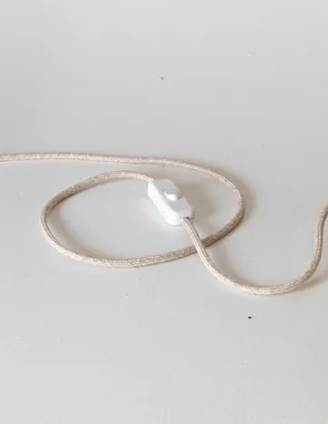 Signature 25 bordslampa - Amber-björk, Ø28x34 cm - Pilke