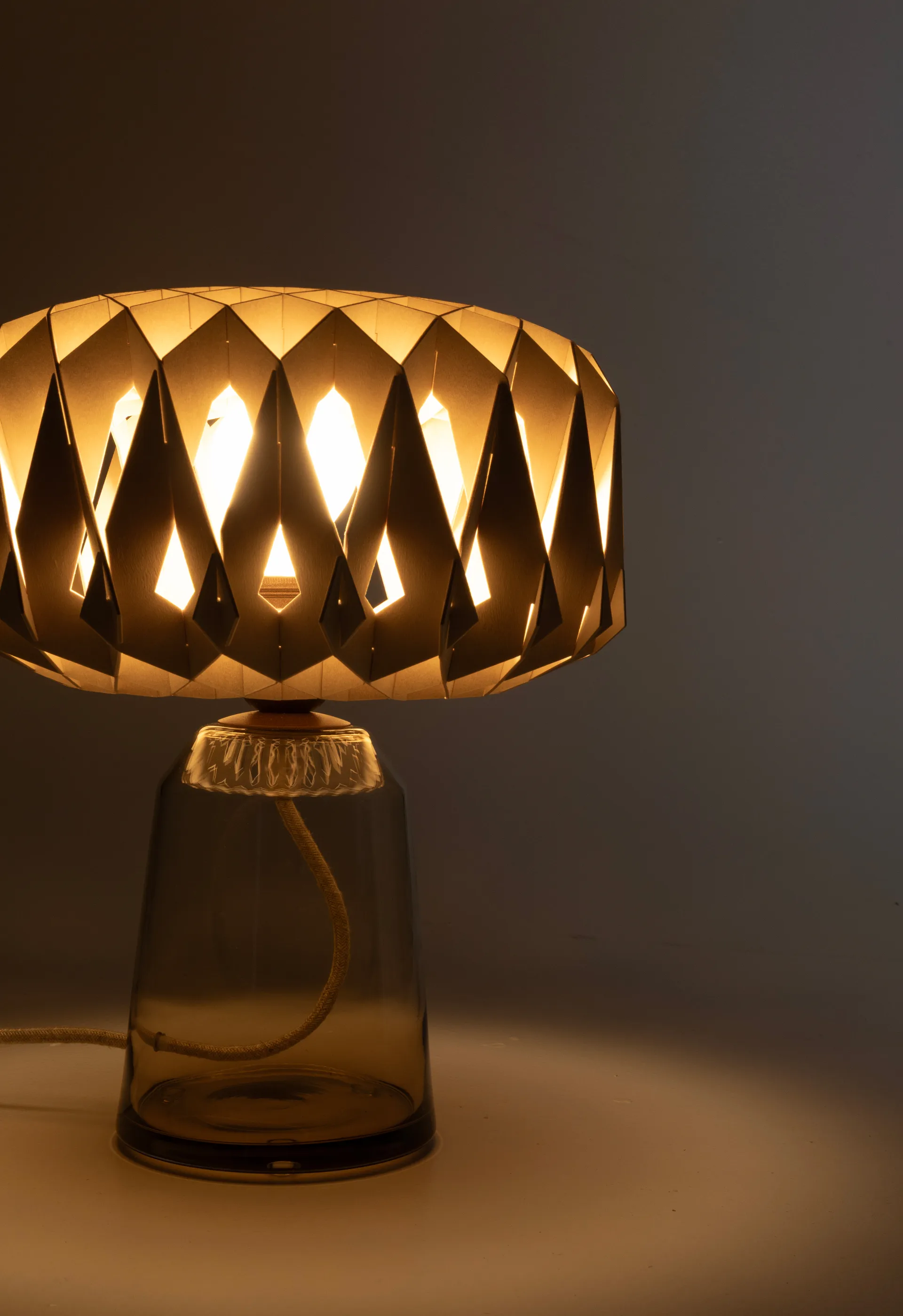 Signature 25 bordslampa, Amber-björk, Ø28x34 cm Pilke