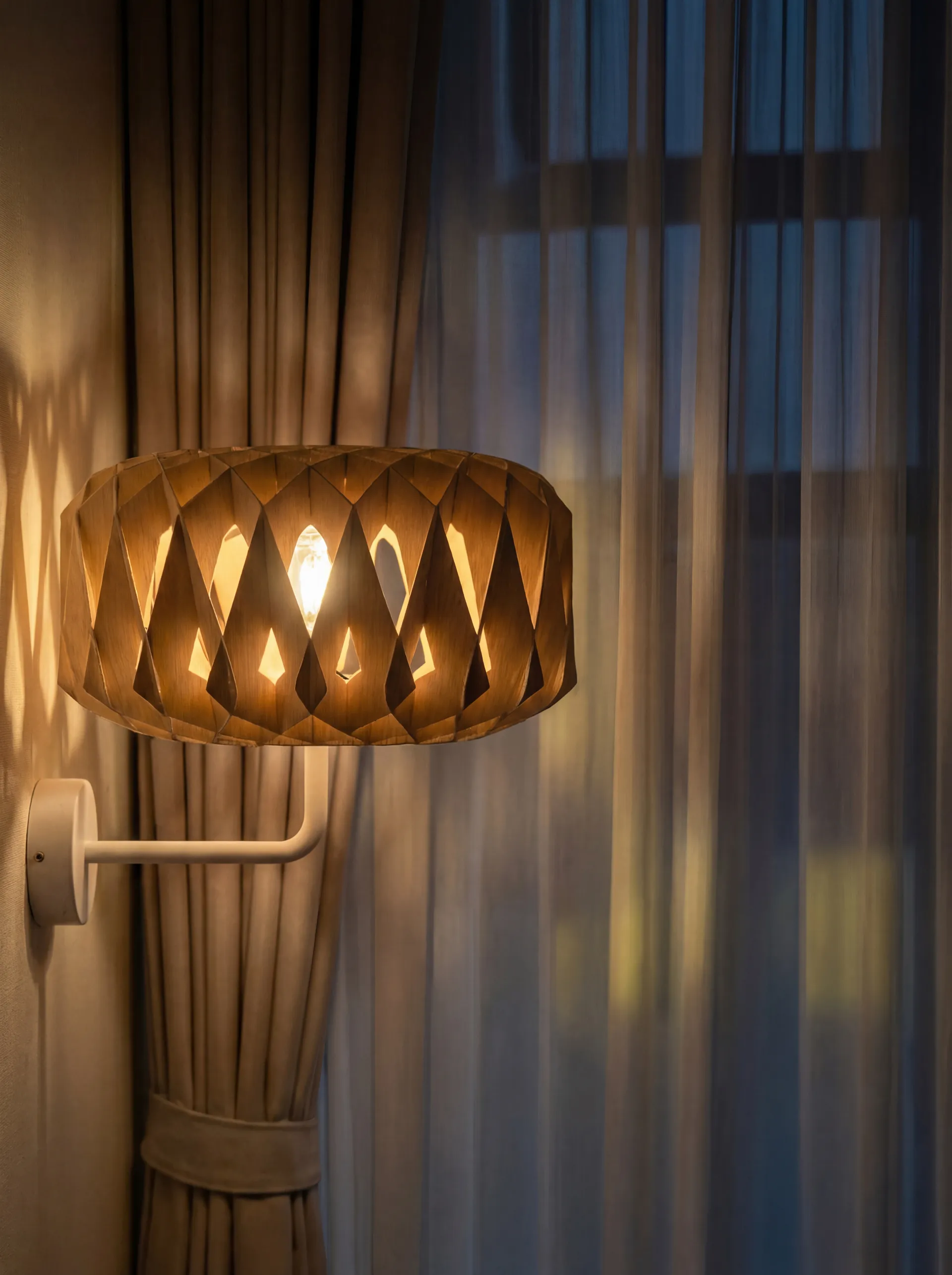 Signature 25 vägglampa, Björk, Ø28x15,5 cm Pilke