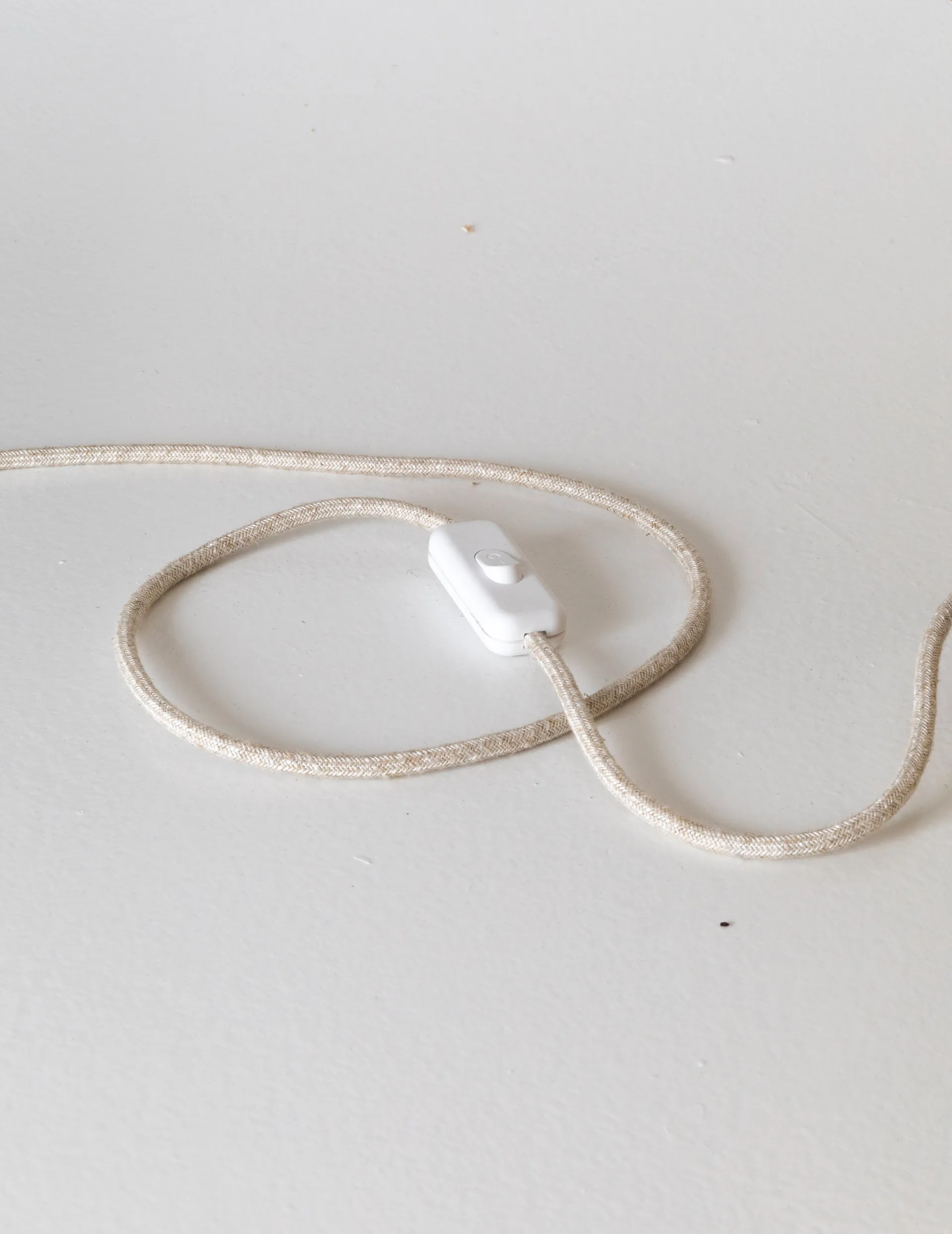 Signature 35 bordslampa, Amber-björk, Ø36,5x53 cm Pilke