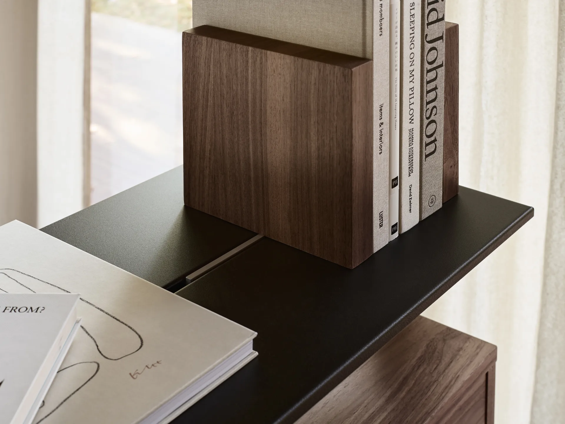 Pira G2 hyllsystem F C B Black/Walnut 256-264 cm,  Pira