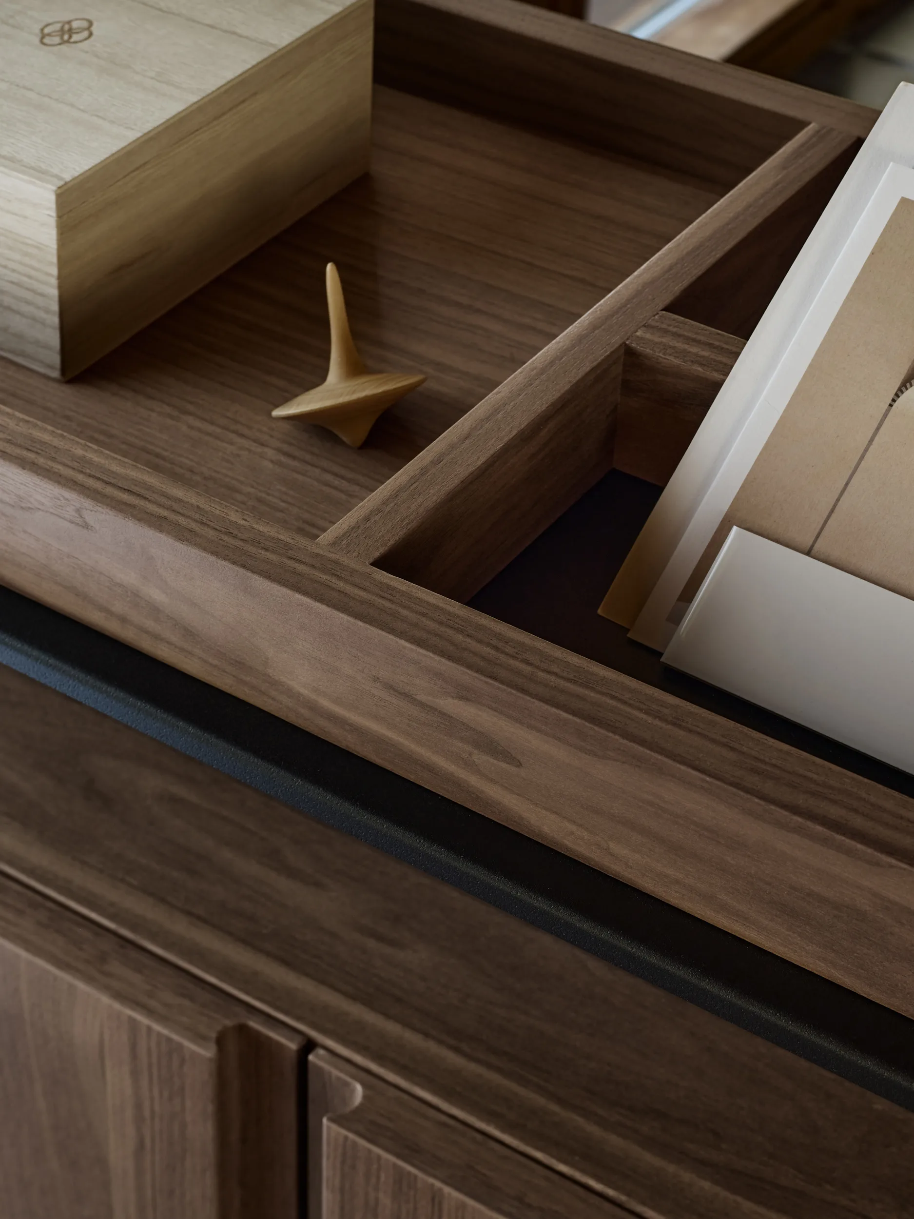 Pira G2 hyllsystem F C B Black/Walnut 256-264 cm Pira