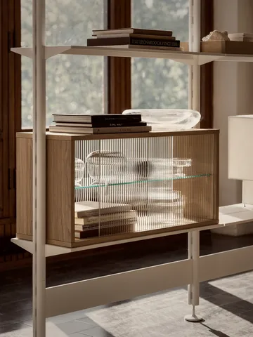 Pira vitrinskåp - Vitad ek-räfflat glas, 70x31 cm, glasrygg - Pira